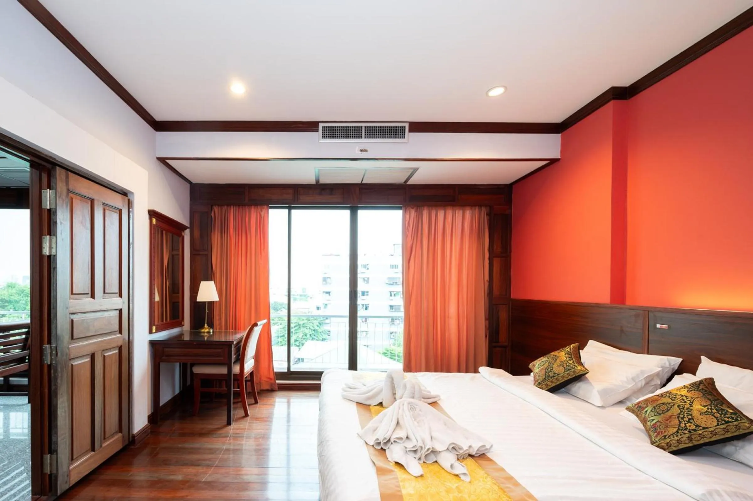 Bed in The President Hotel at Chokchai 4