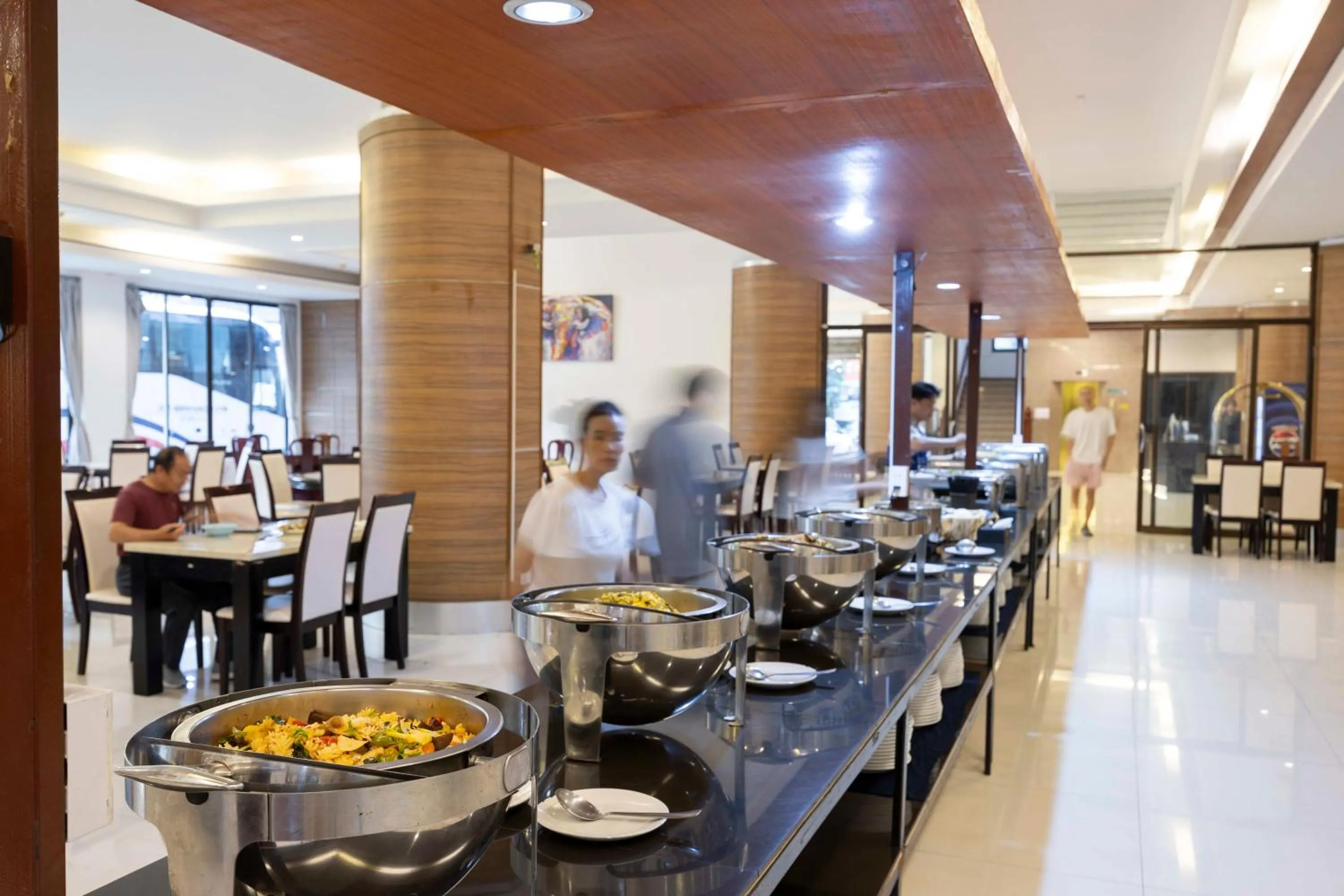 Restaurant/places to eat in The President Hotel at Chokchai 4