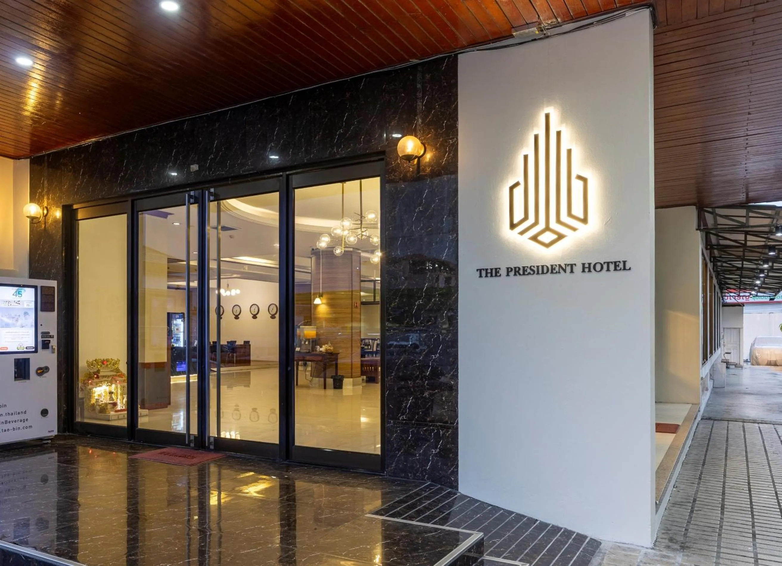 Logo/Certificate/Sign in The President Hotel at Chokchai 4