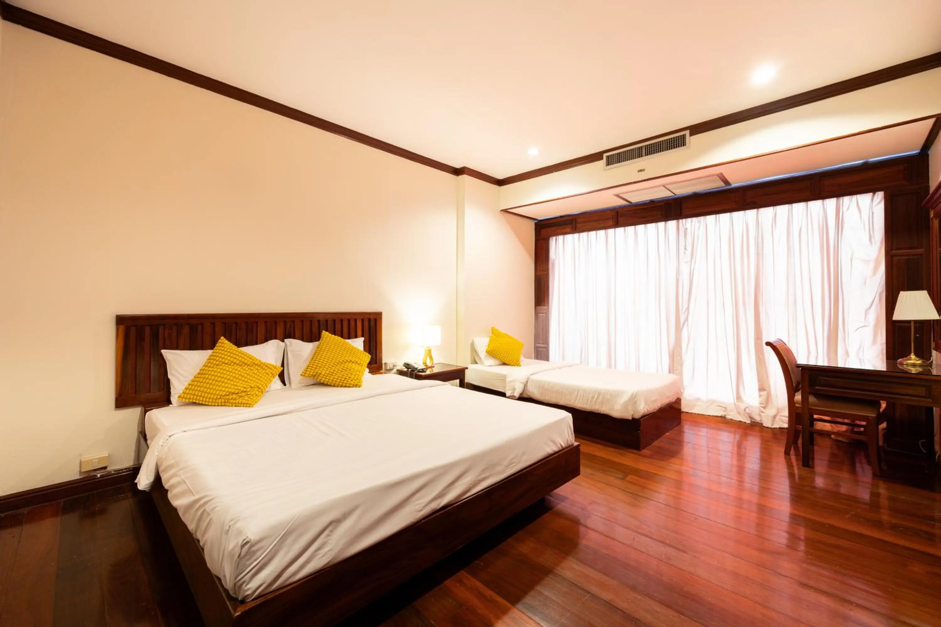 Bed in The President Hotel at Chokchai 4