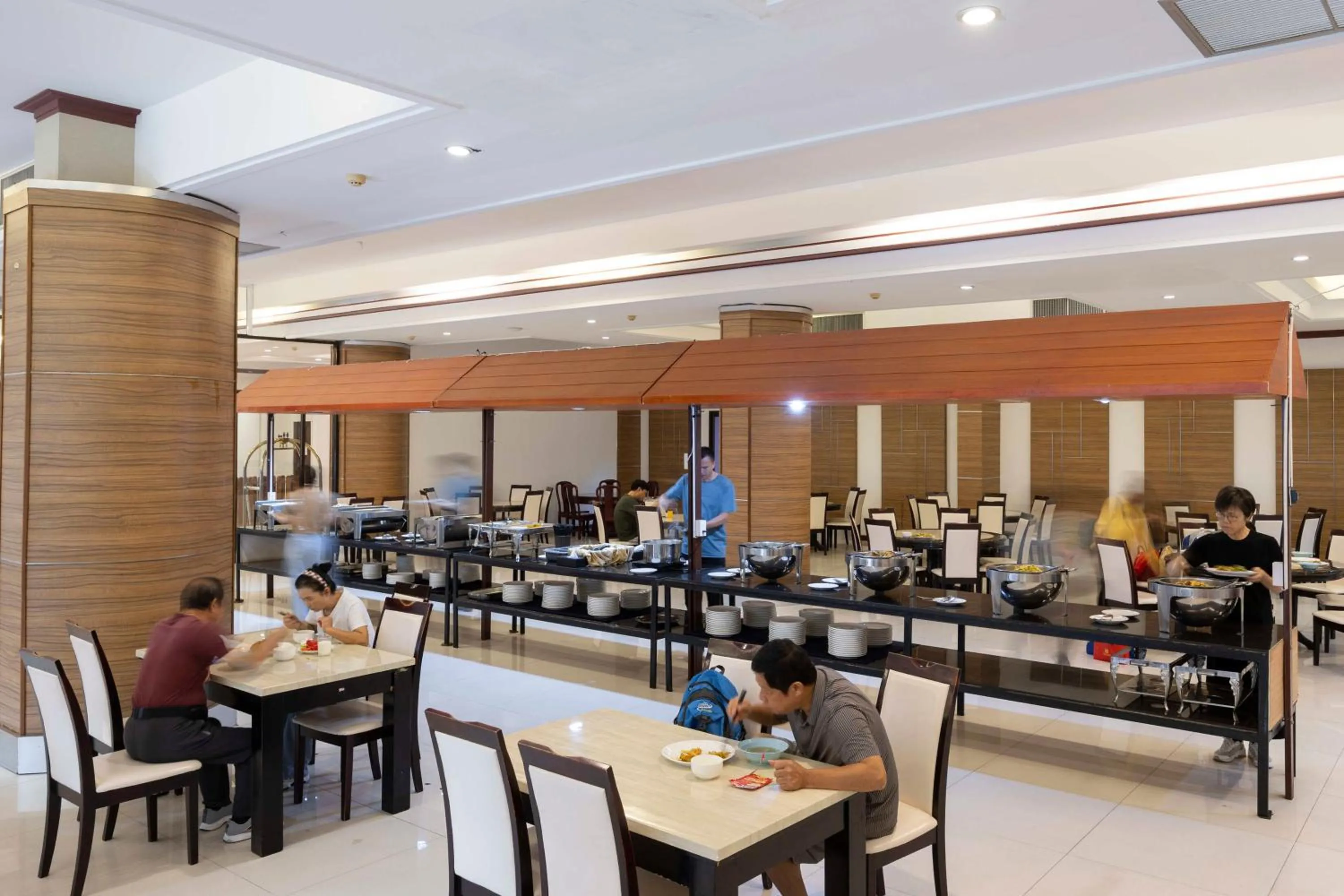 Restaurant/places to eat in The President Hotel at Chokchai 4