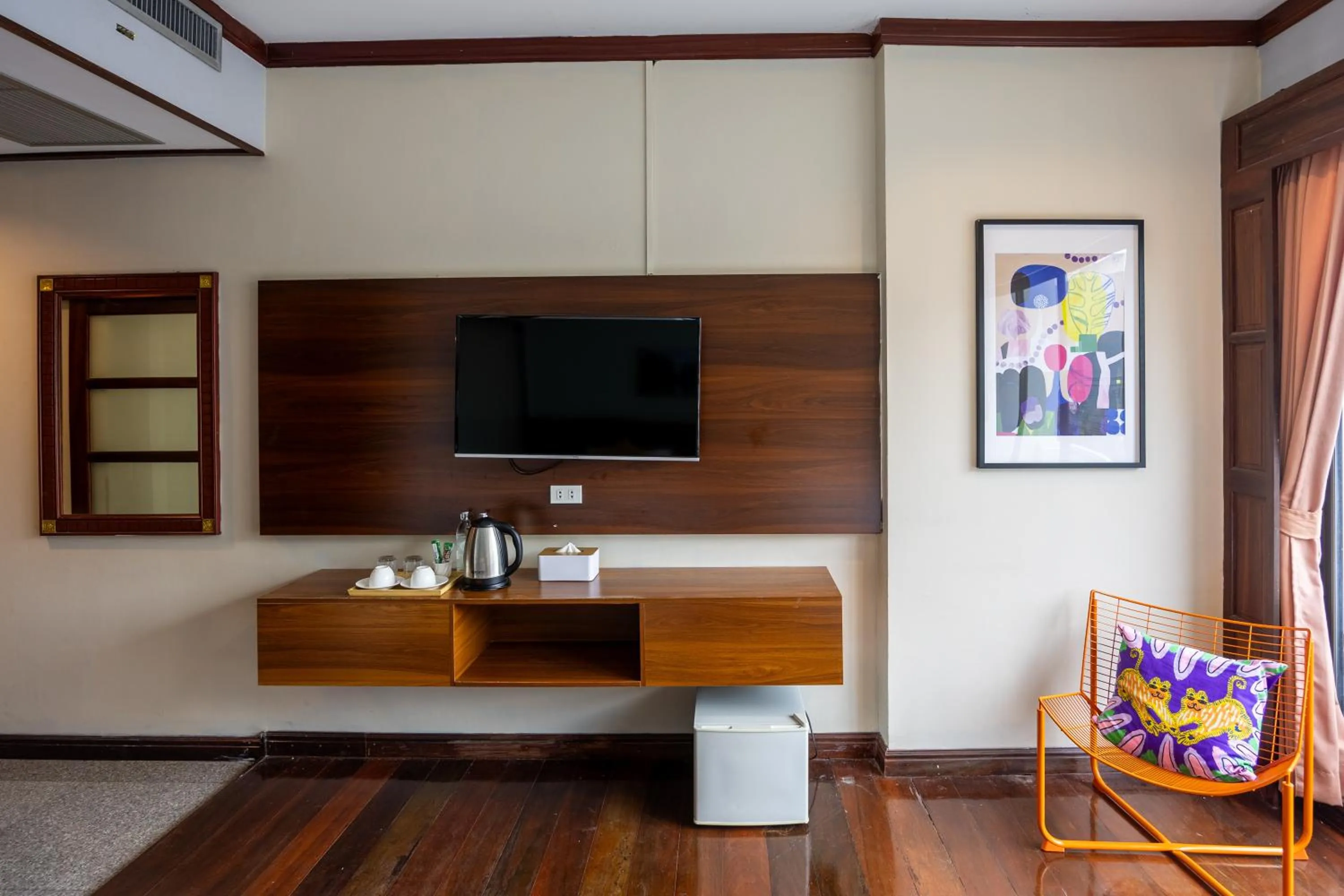 TV and multimedia in The President Hotel at Chokchai 4