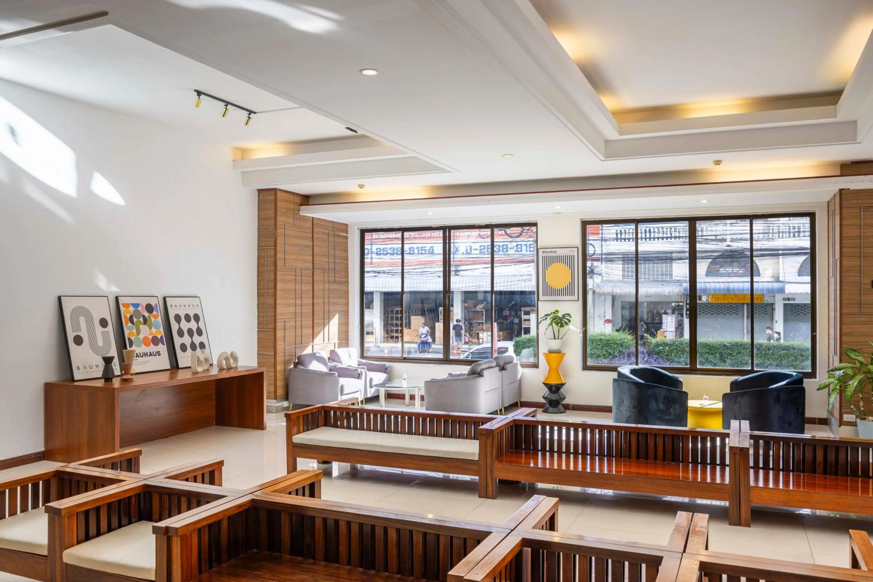 Seating area in The President Hotel at Chokchai 4