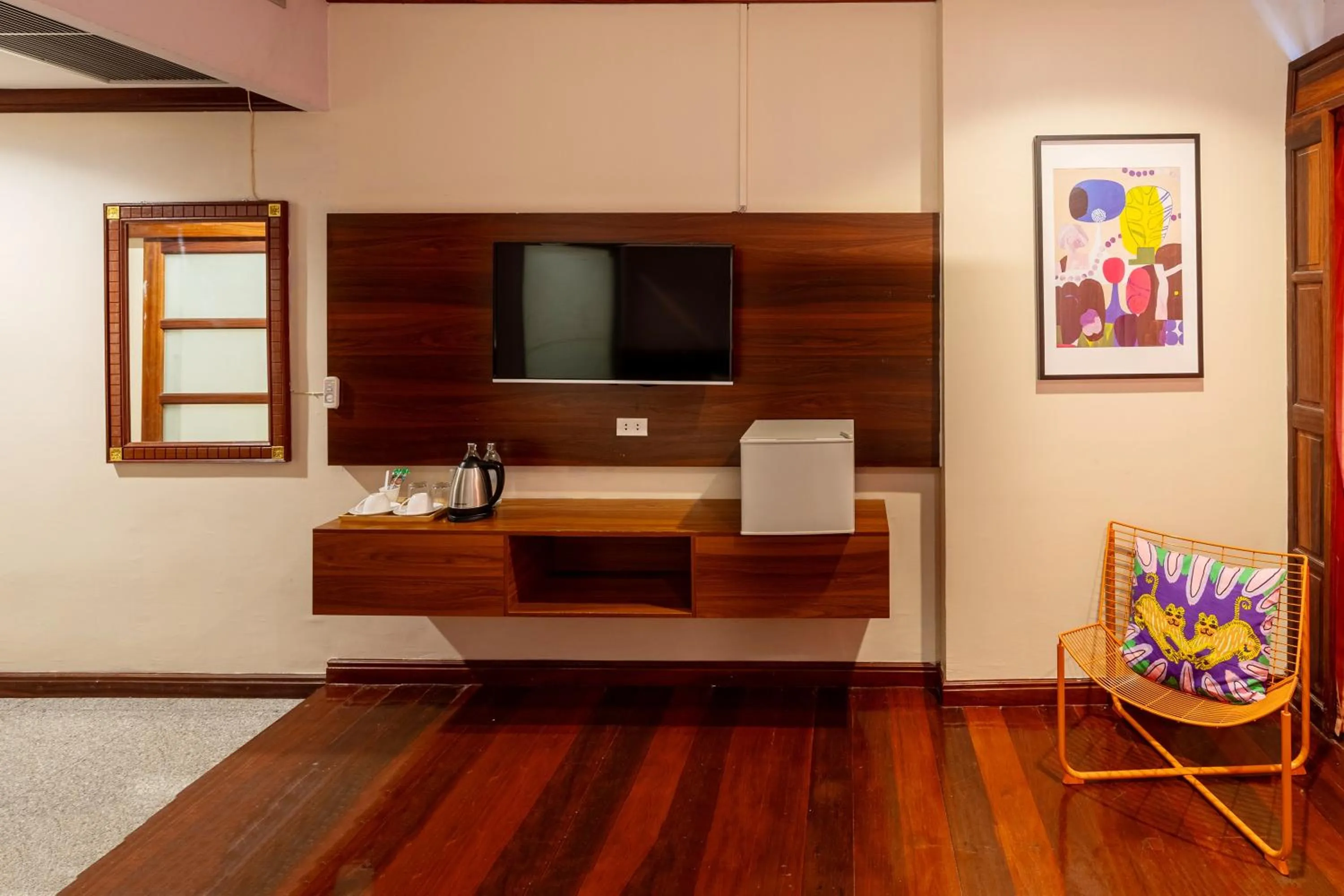 TV and multimedia in The President Hotel at Chokchai 4