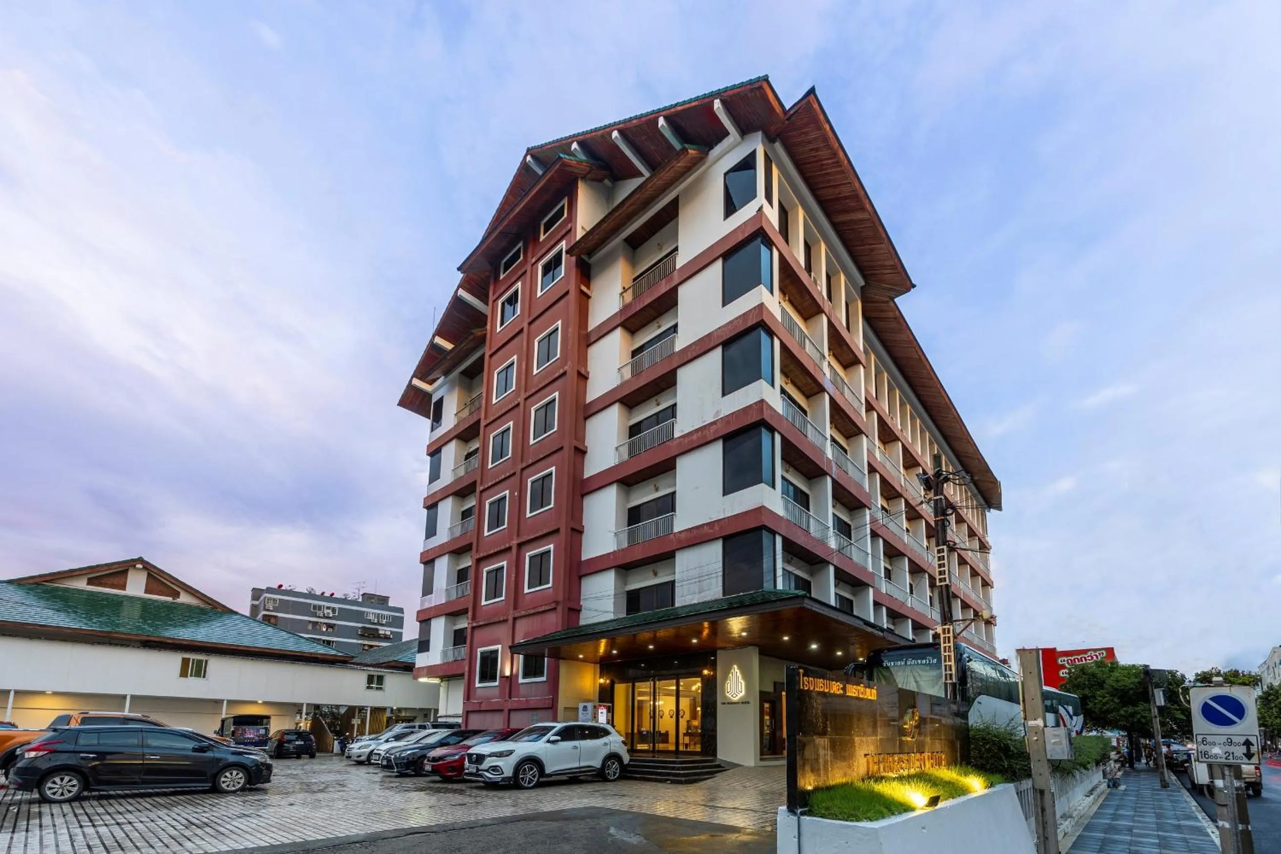 Property building in The President Hotel at Chokchai 4