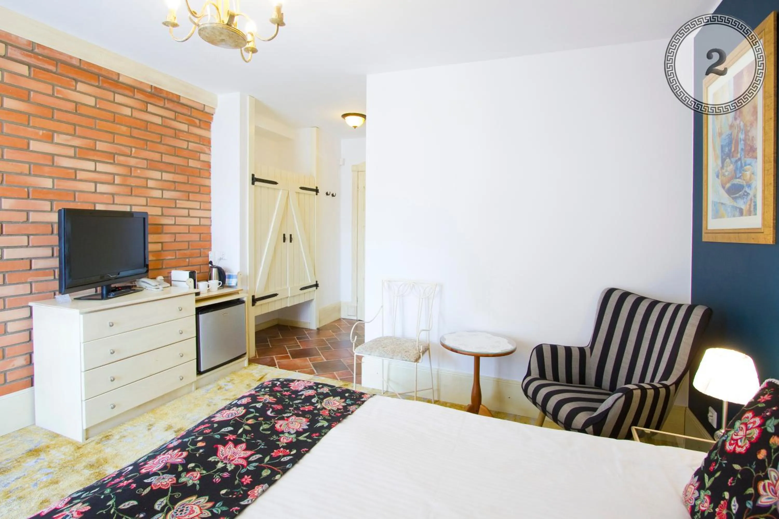 Photo of the whole room in Willa Meander