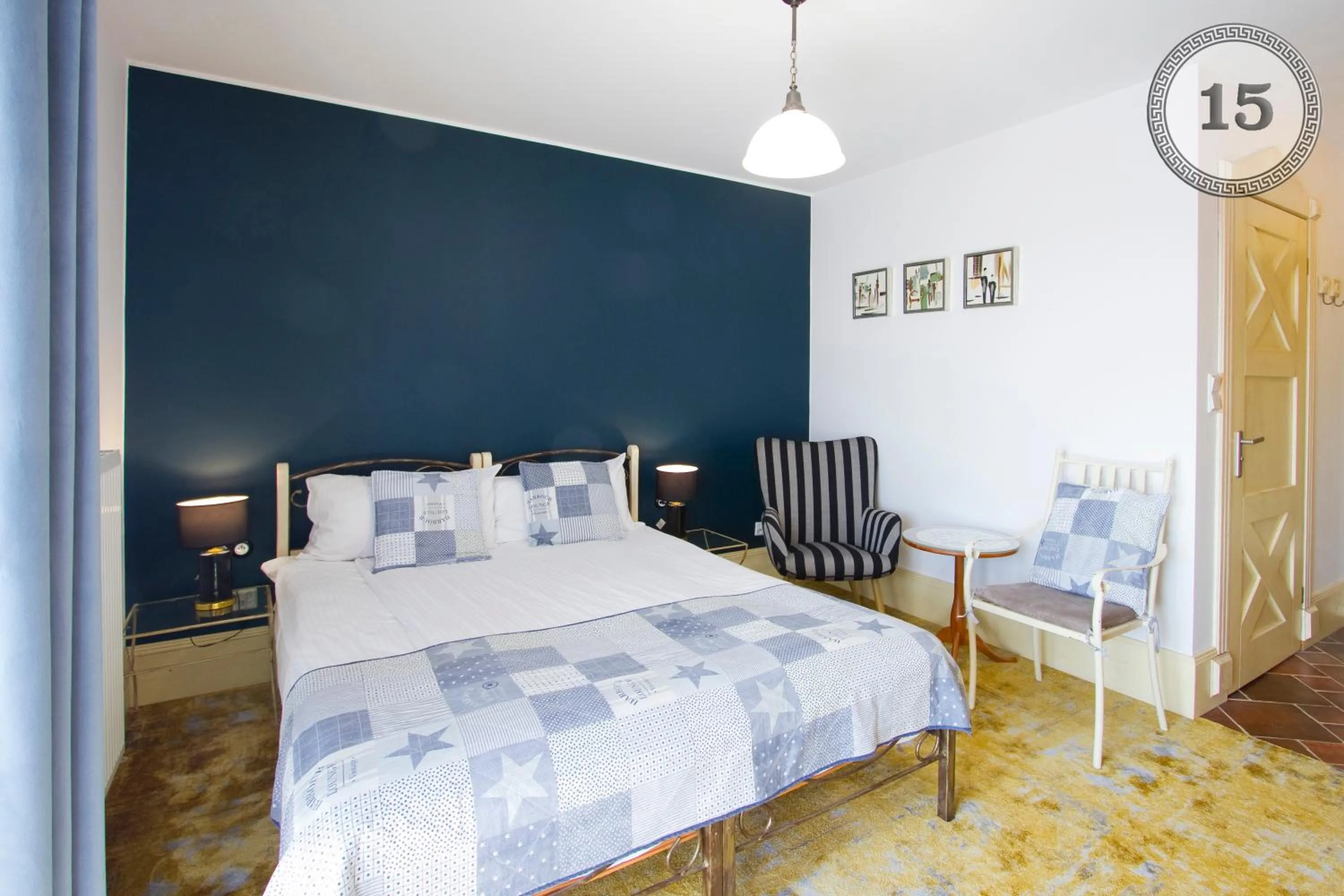 Photo of the whole room in Willa Meander