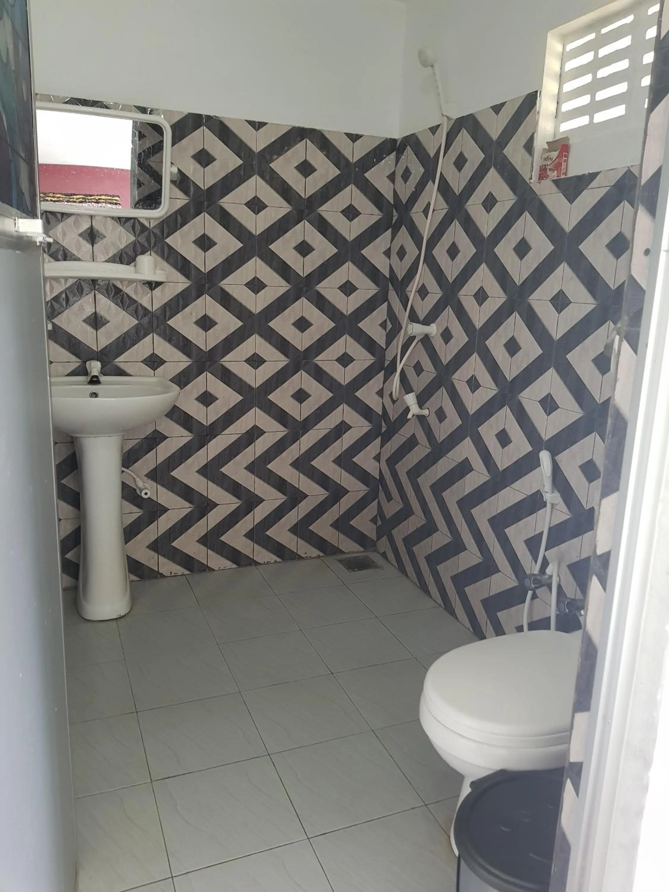 Bathroom in Nilaveli Beach Rooms