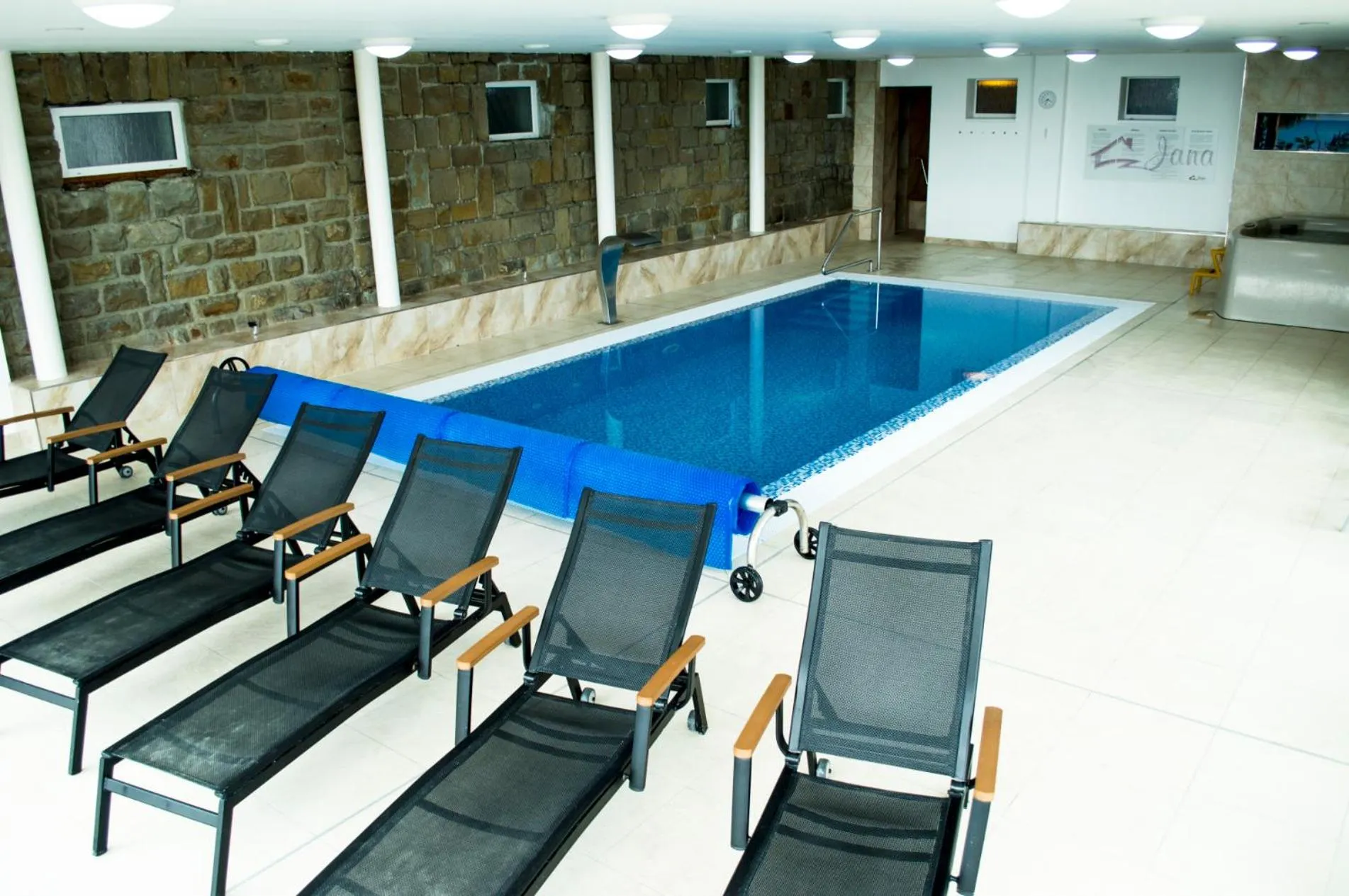 Hot Tub in Wellness hotel Chata Jana