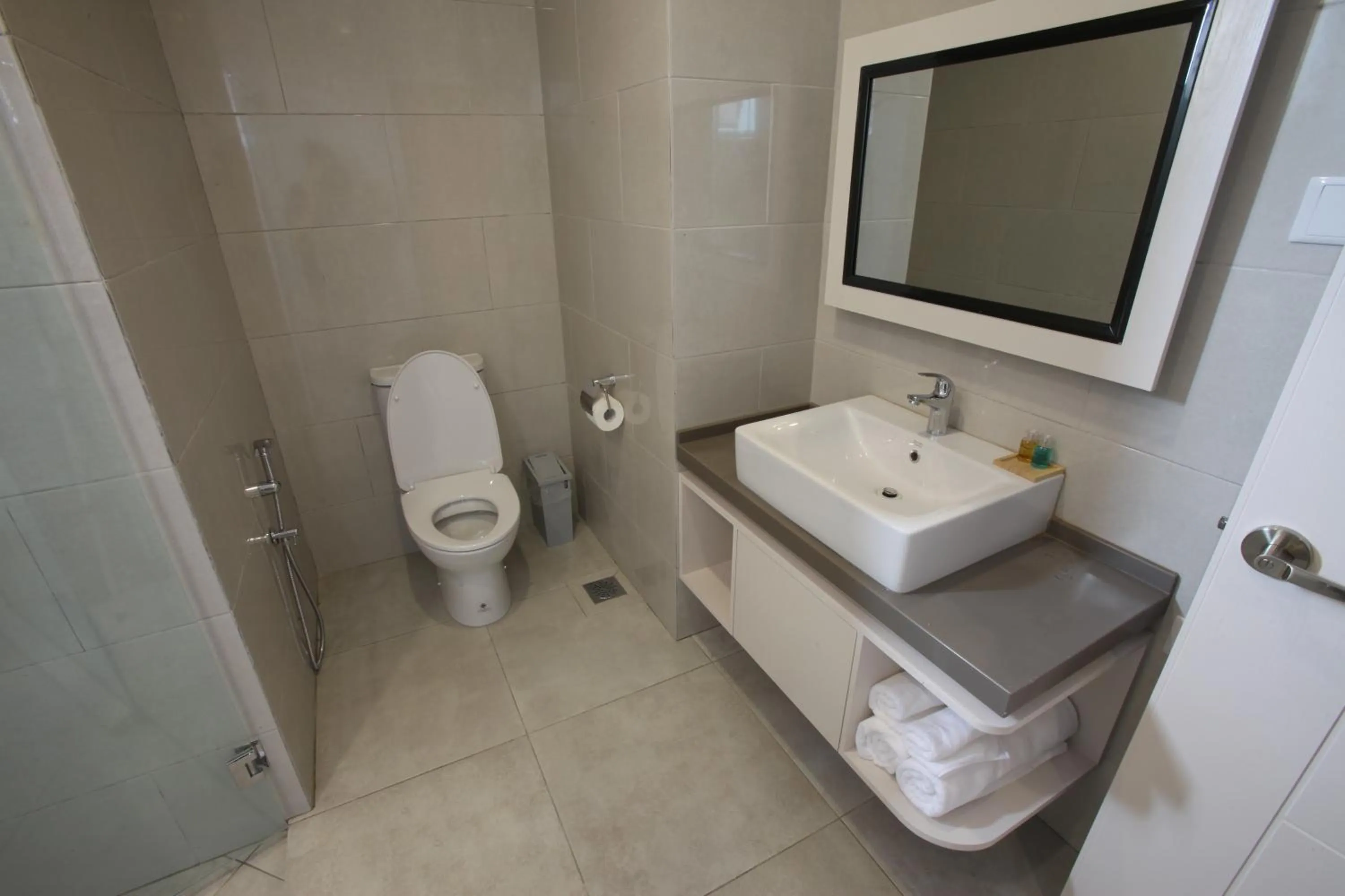 Toilet in D'Anggerek Serviced Apartment