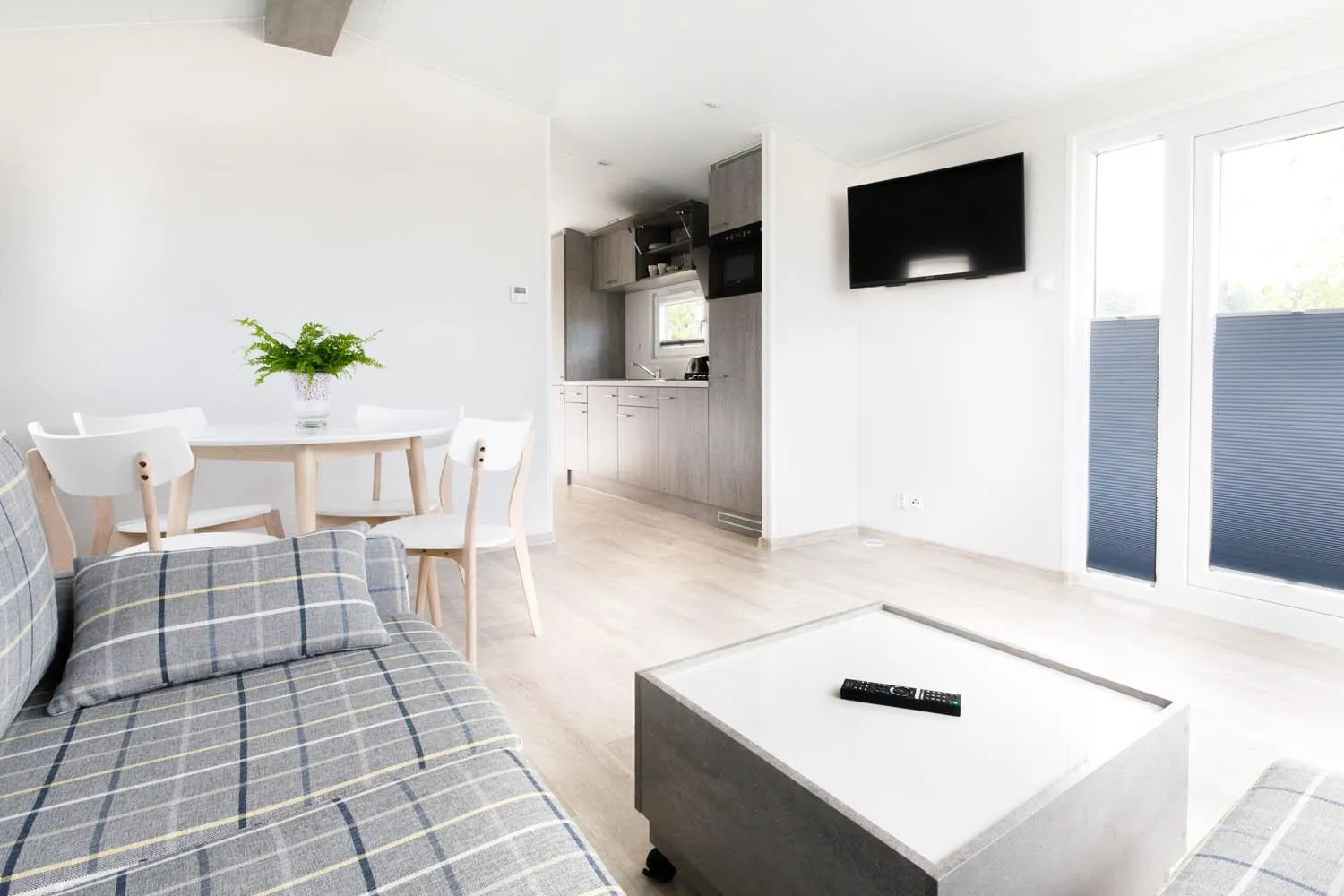 Communal lounge/ TV room, Bed in Holiday Golden Resort & Spa