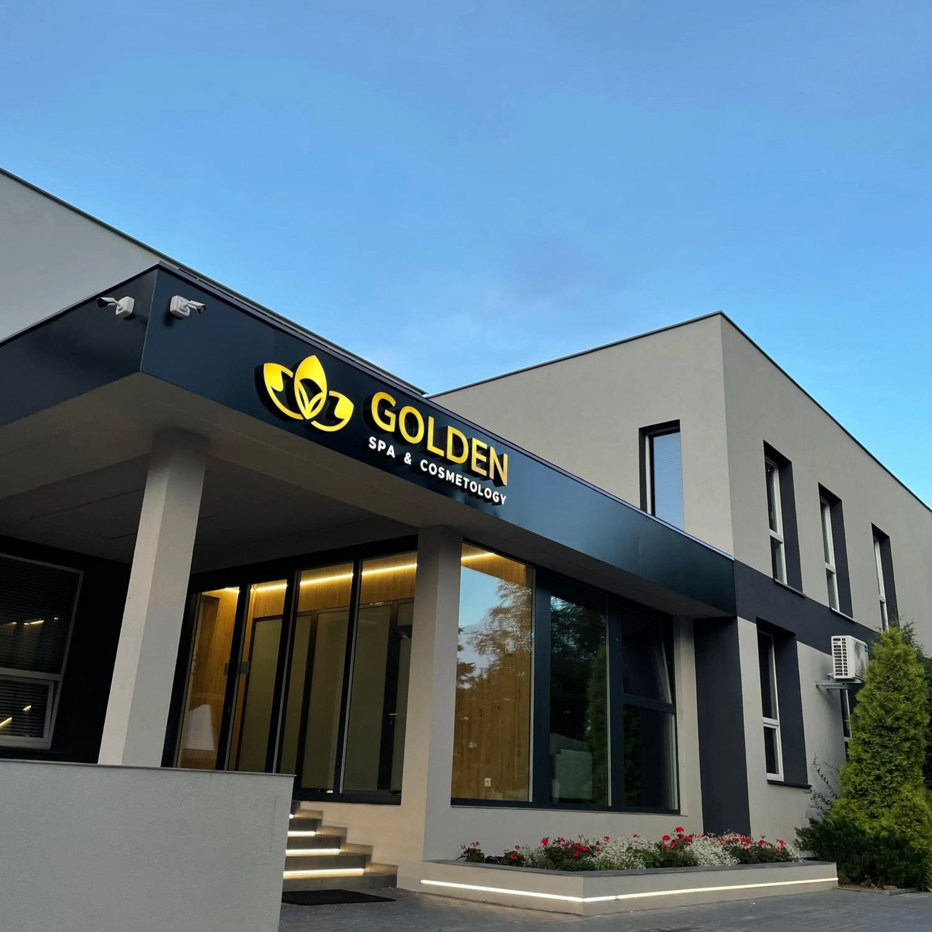 Property building in Holiday Golden Resort & Spa