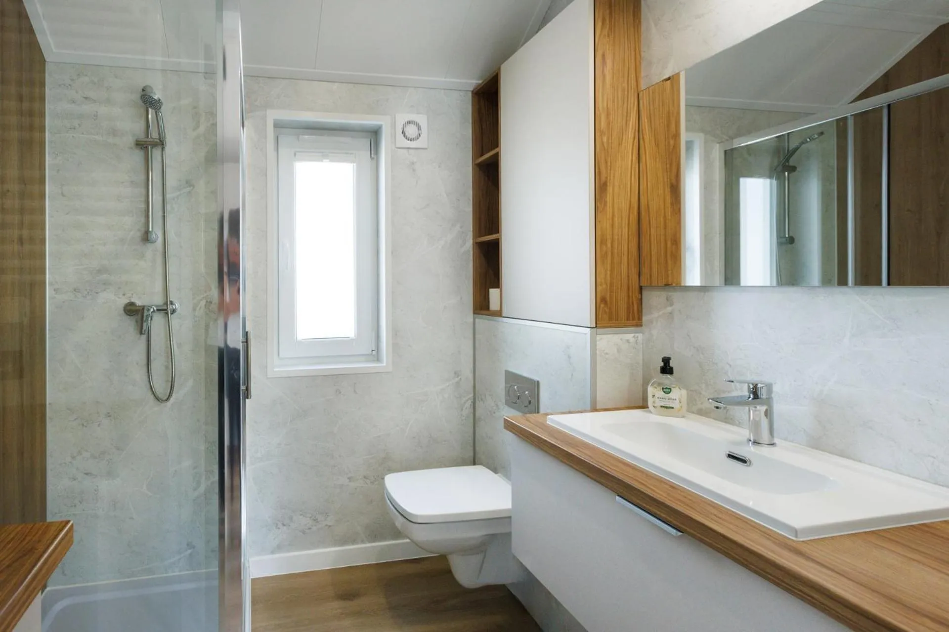 Shower in Holiday Golden Resort & Spa