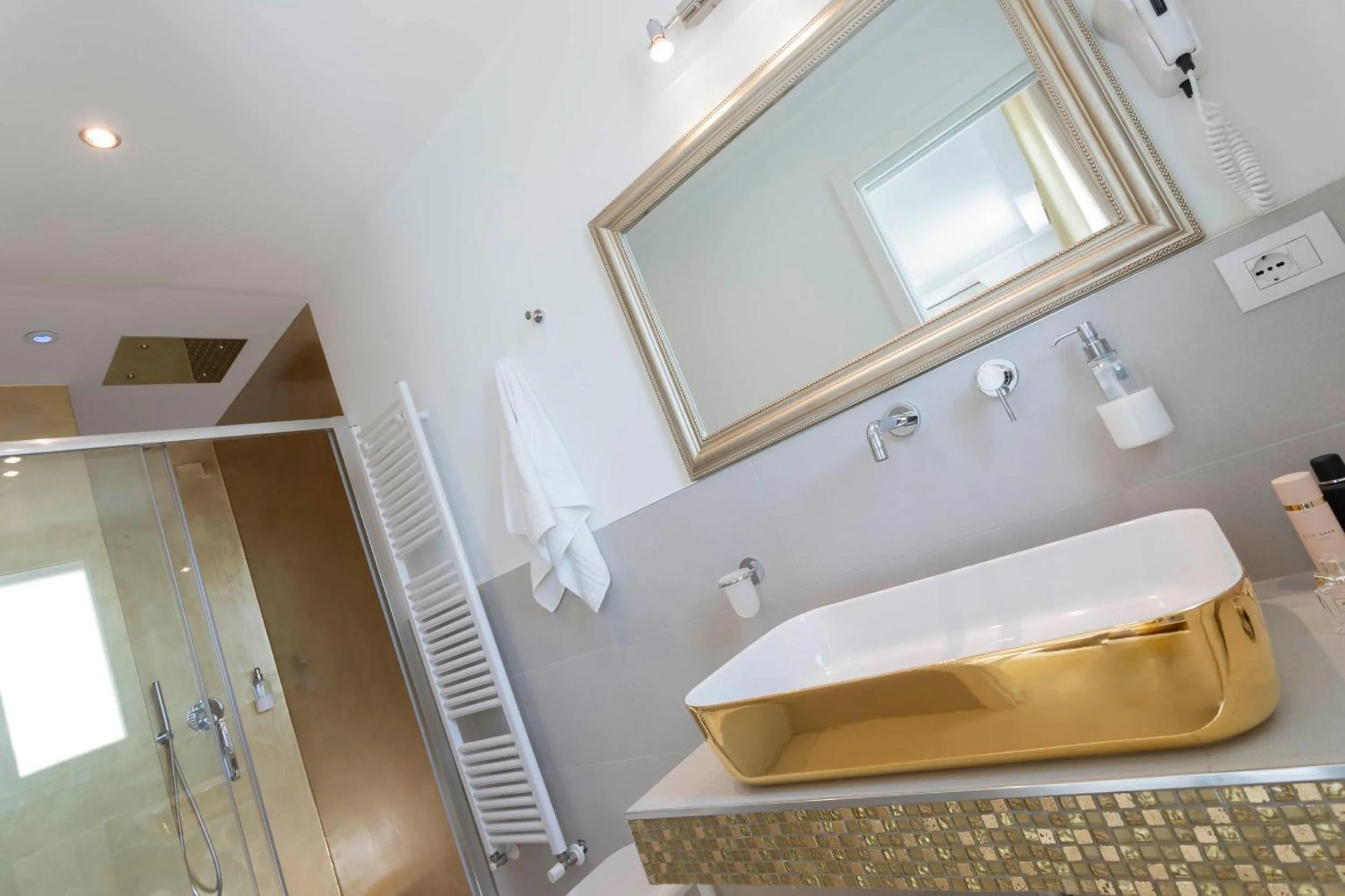 Bathroom in White Suite & Apartments