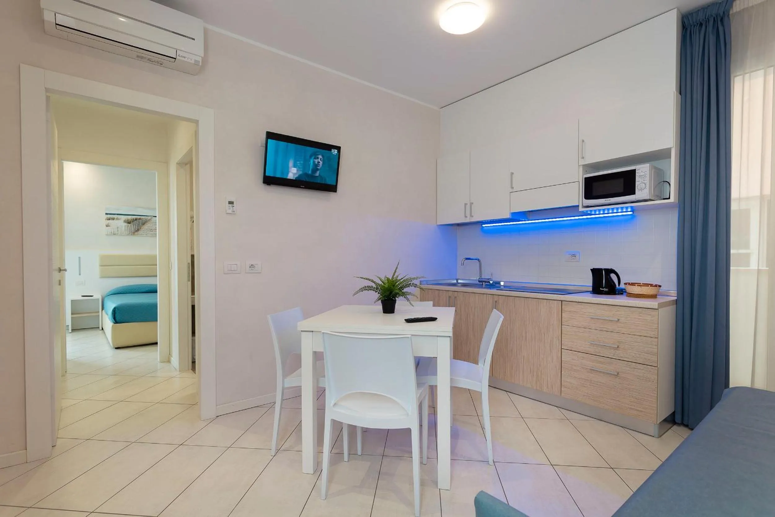 White Suite & Apartments