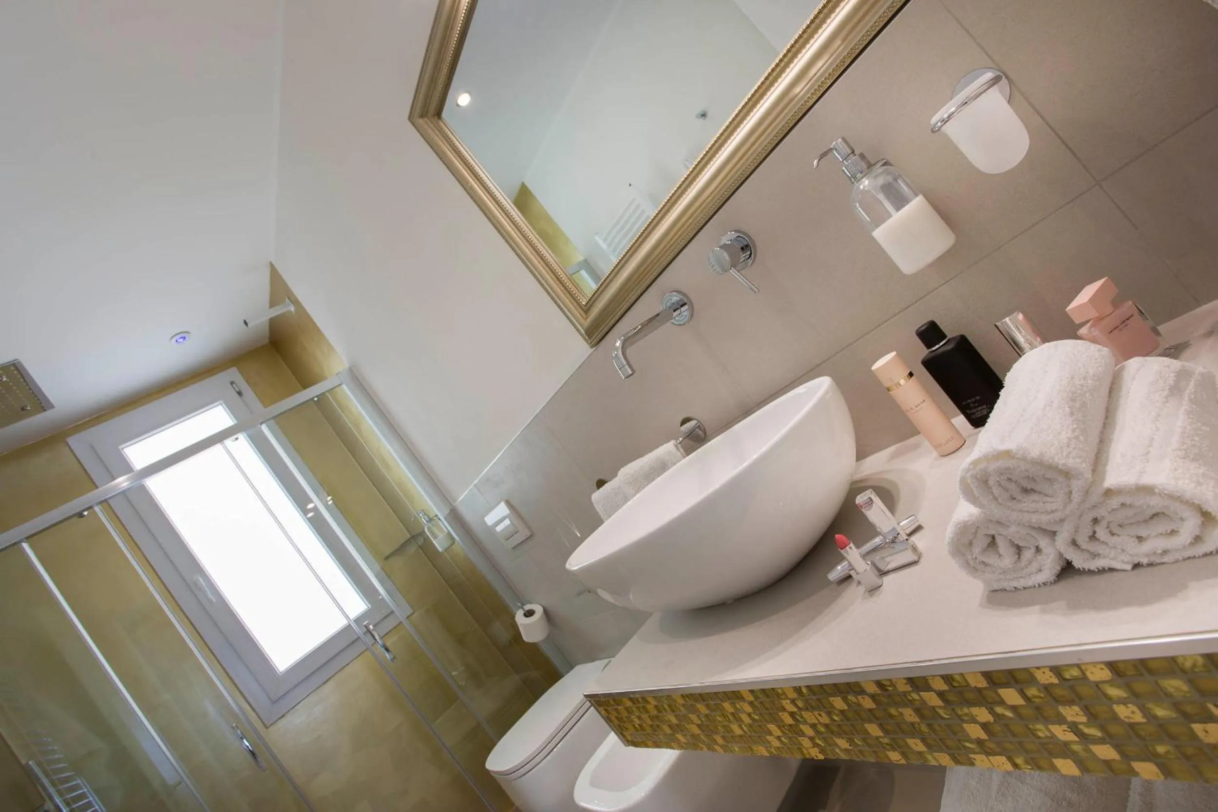 Bathroom in White Suite & Apartments