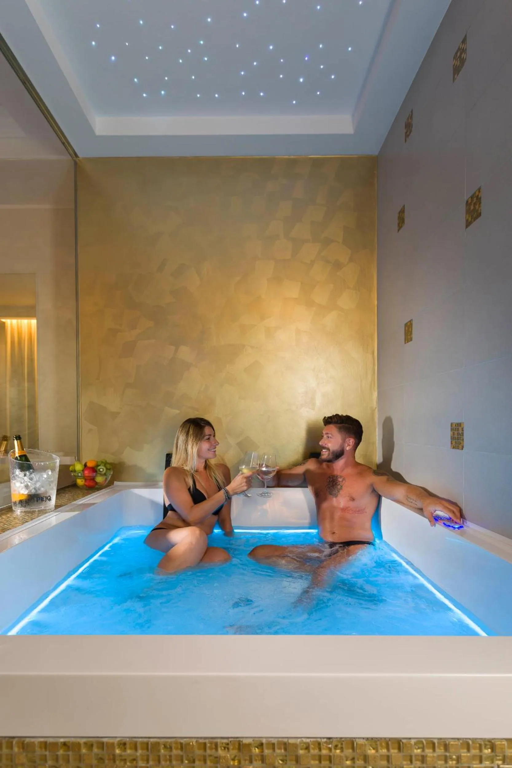 White Suite & Apartments