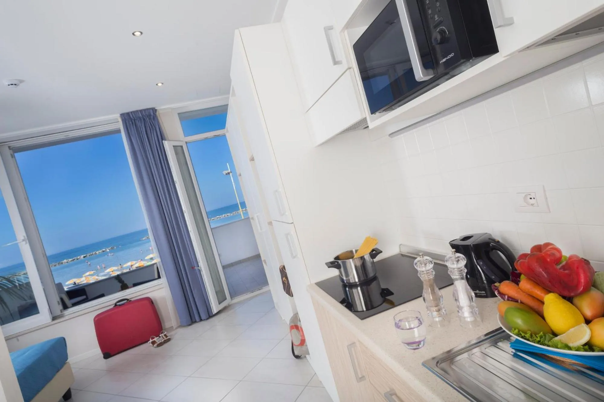 White Suite & Apartments