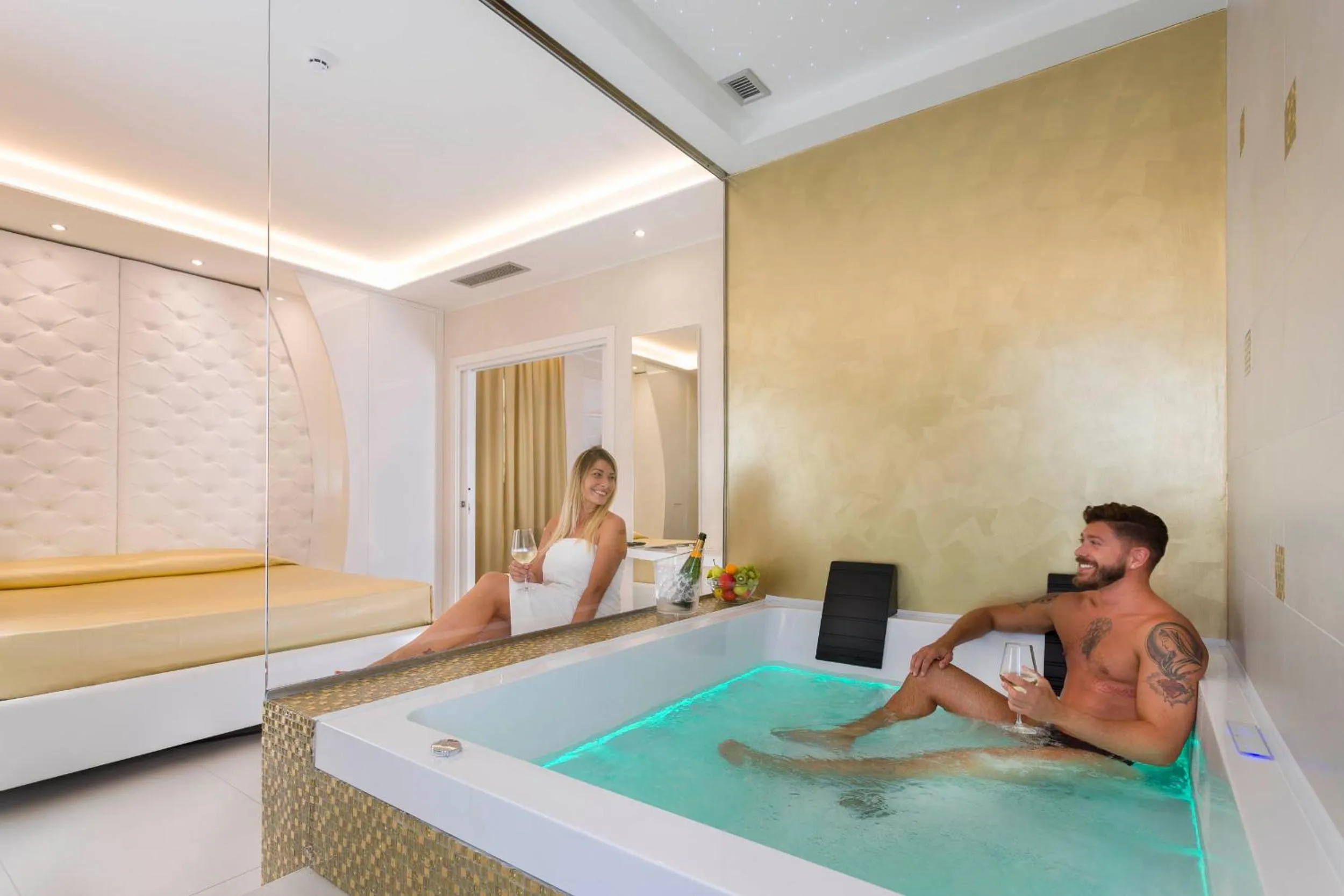 White Suite & Apartments