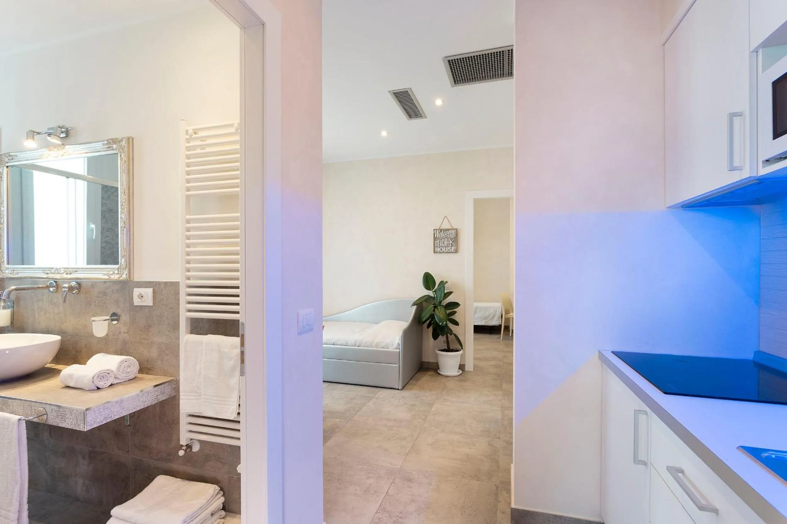 White Suite & Apartments