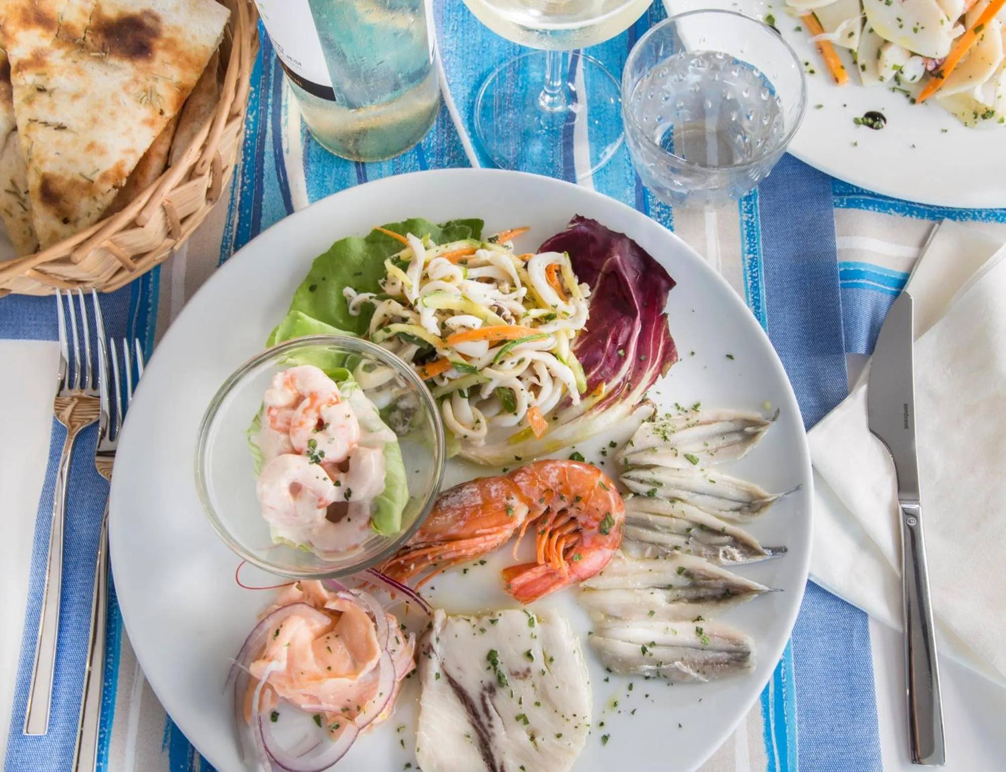 White Suite & Apartments