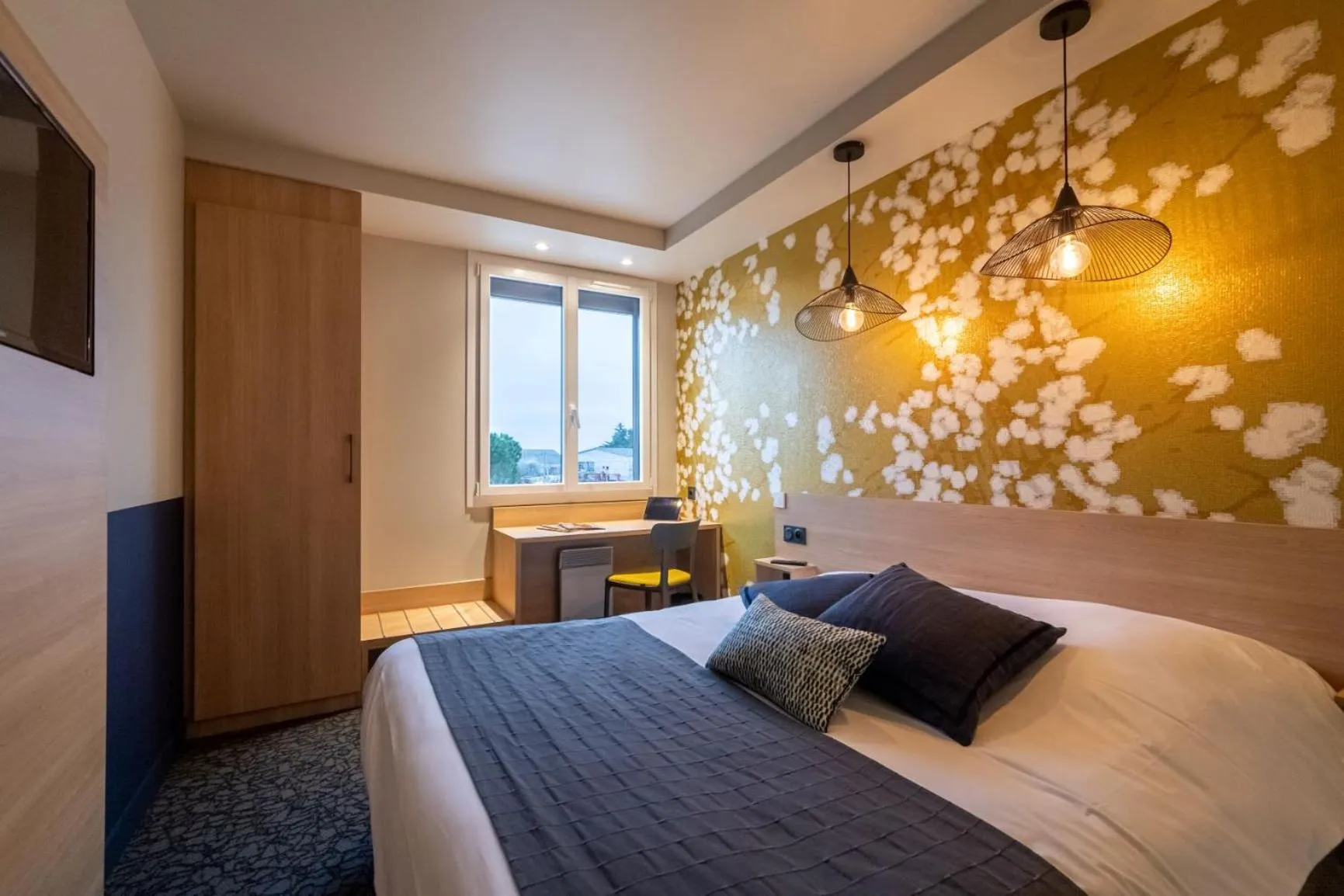 Photo of the whole room, Bed in Sous Les Pins