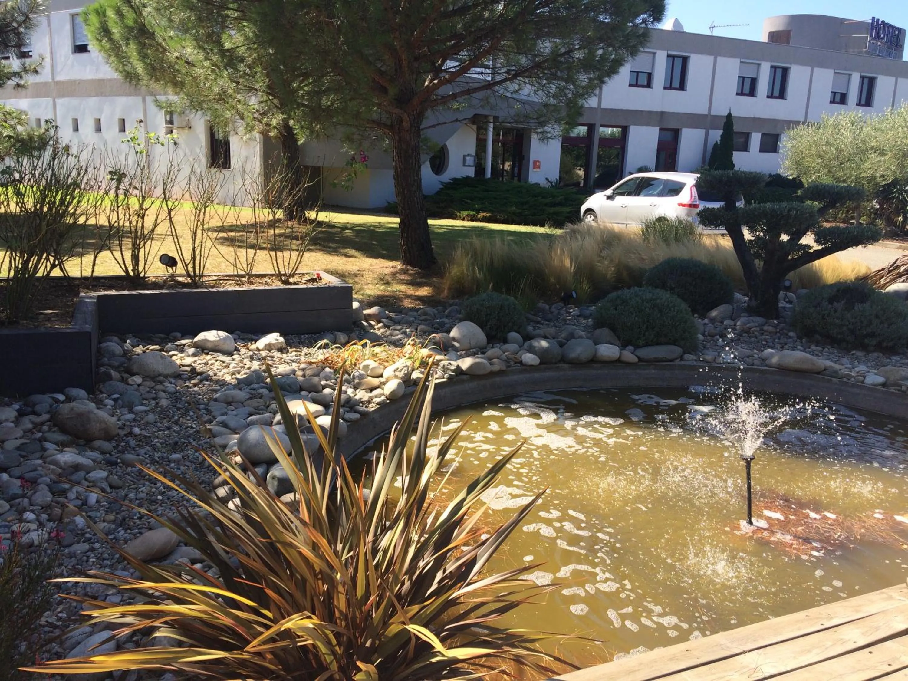 Facade/entrance in Sous Les Pins