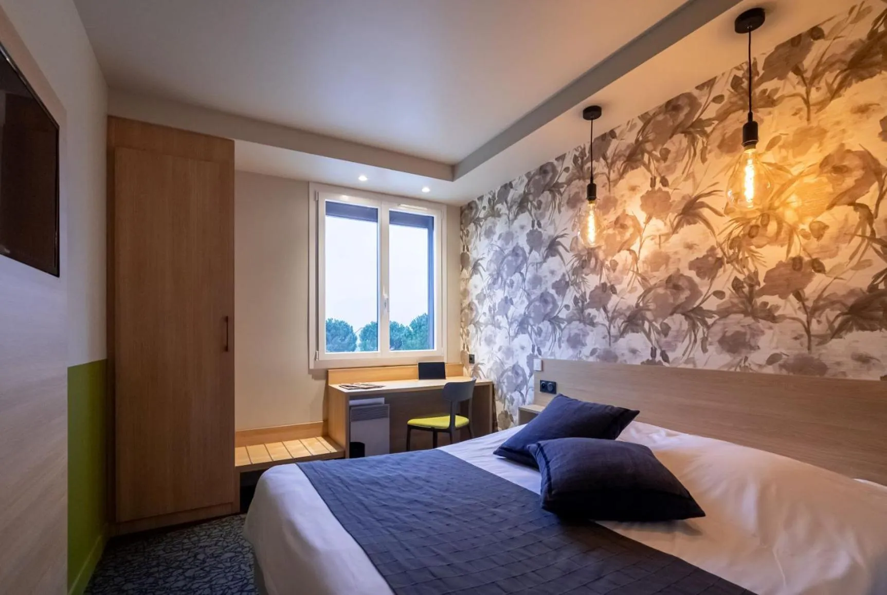 Photo of the whole room, Bed in Sous Les Pins