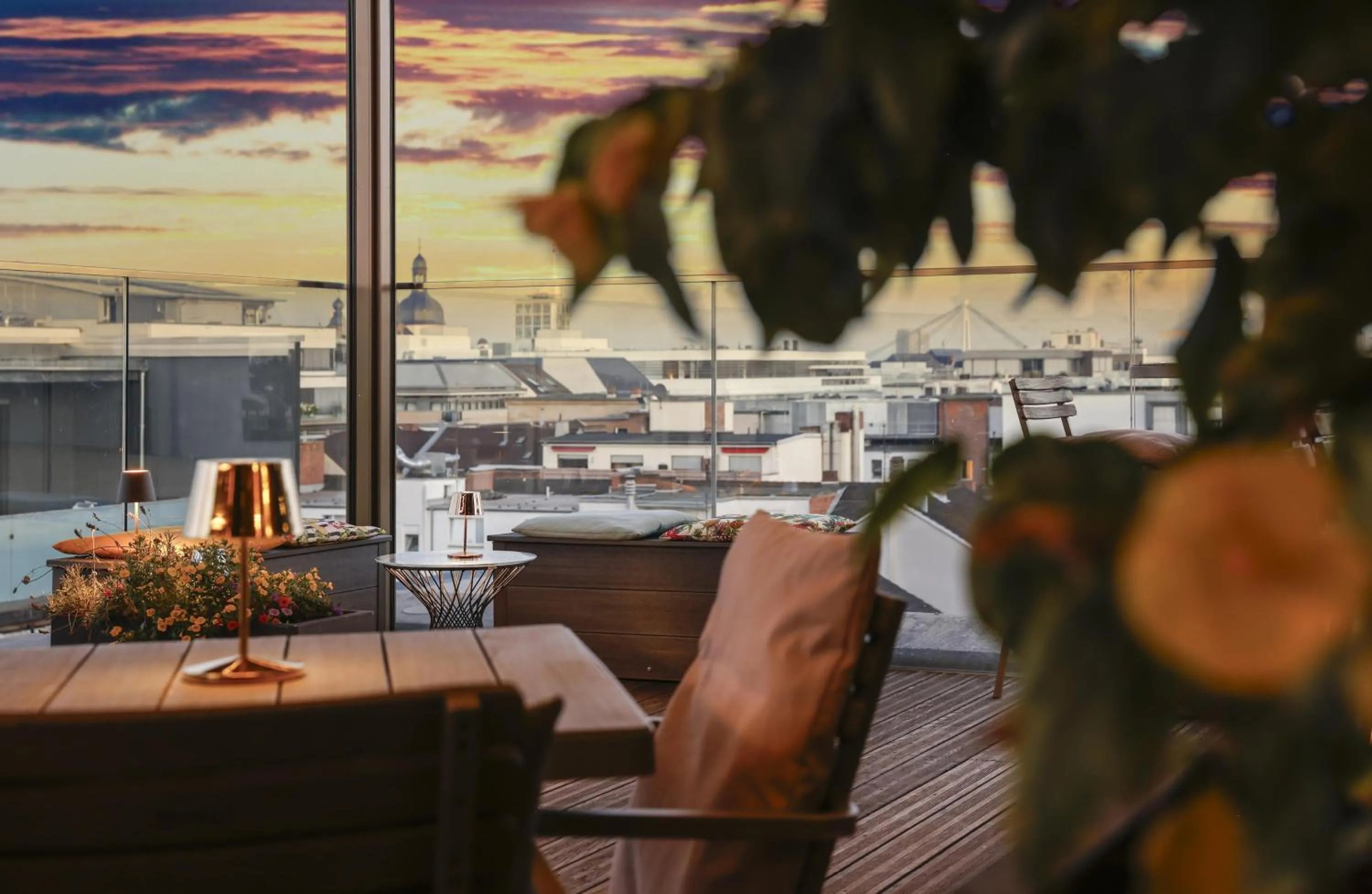 Lounge or bar in Radisson Blu Hotel, Mannheim