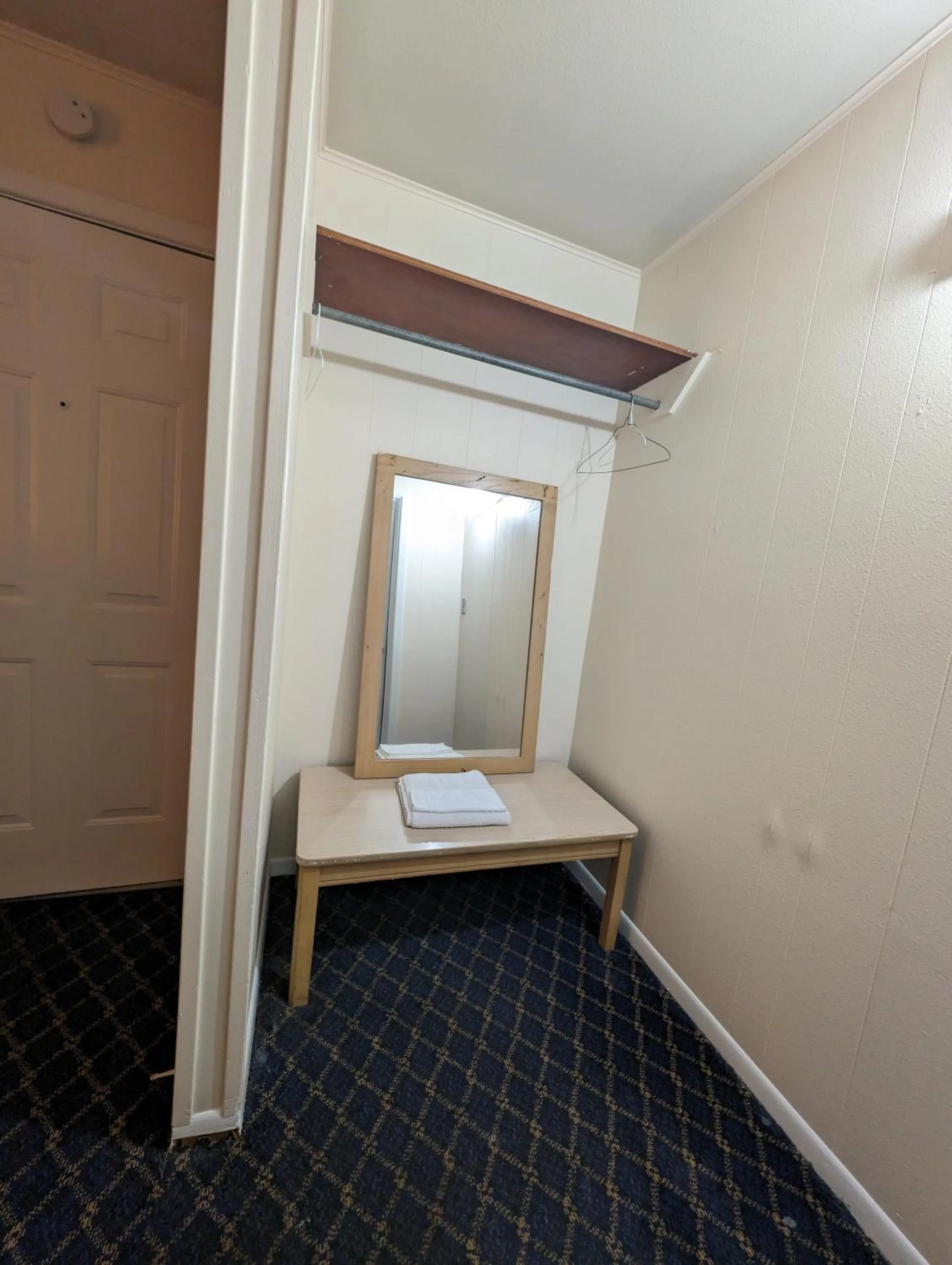 wardrobe in Economy Inn Kingsville