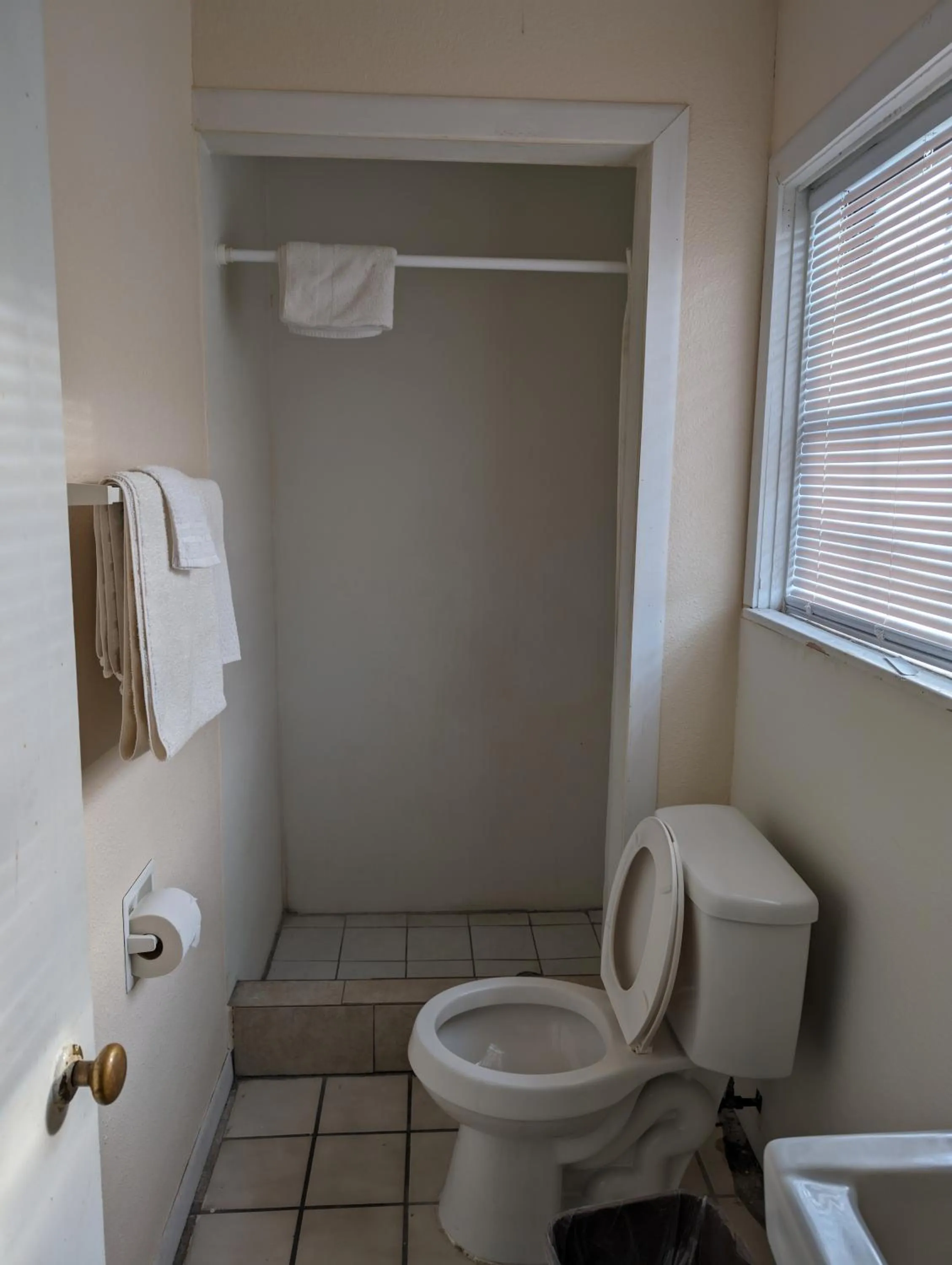 Bathroom in Economy Inn Kingsville