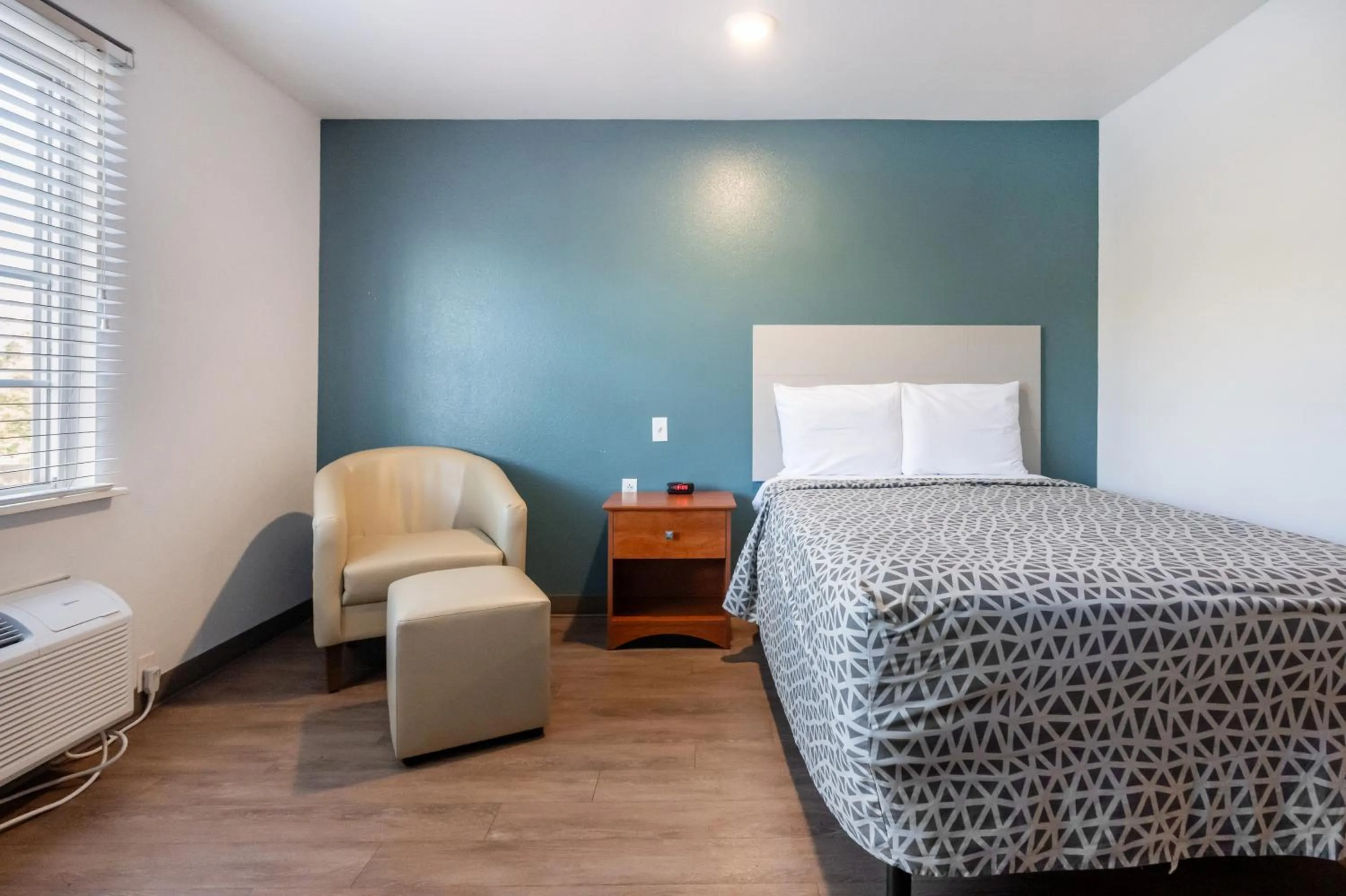 Bed in Woodspring Suites Huntsville/ Madison