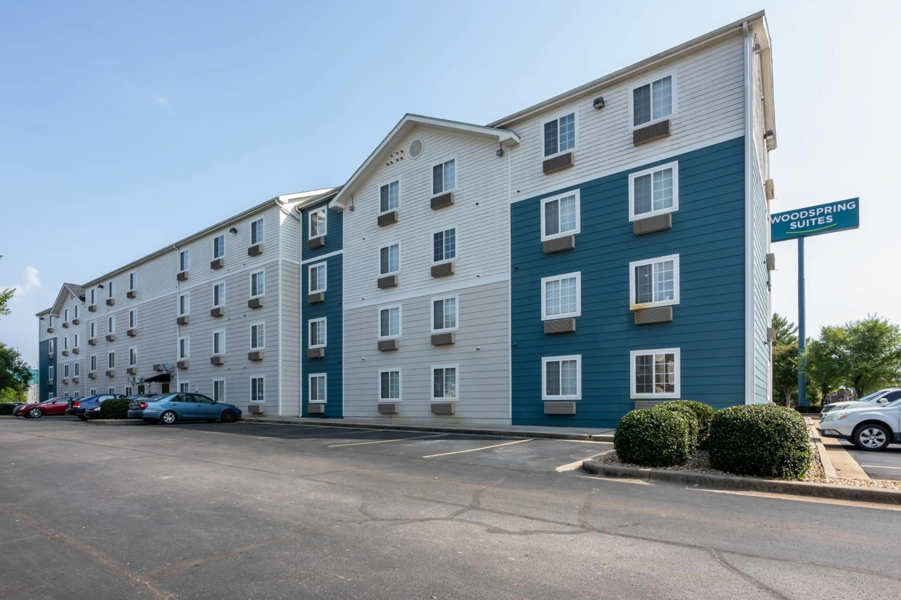 Property building in Woodspring Suites Huntsville/ Madison