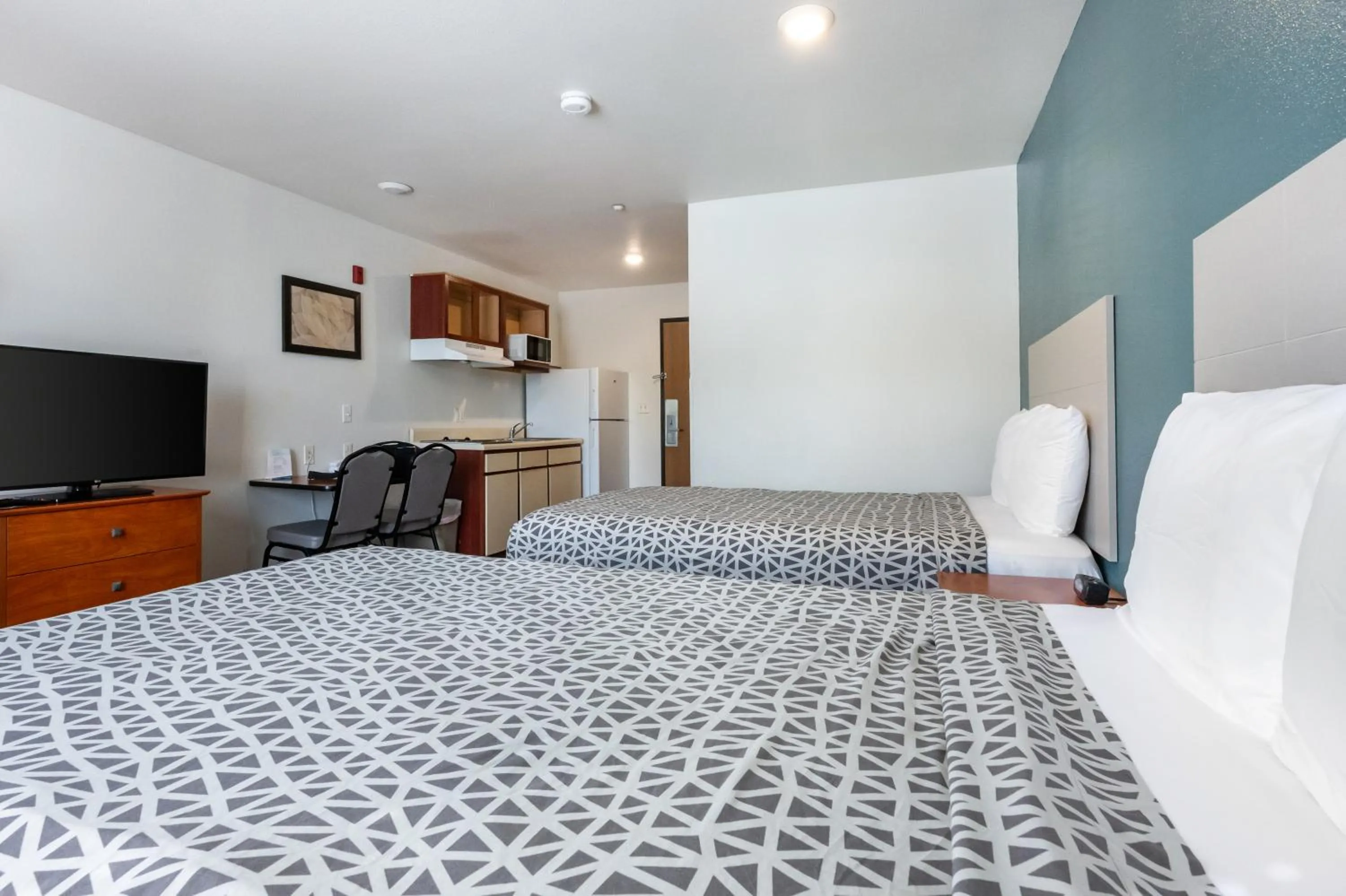 Bed in Woodspring Suites Huntsville/ Madison