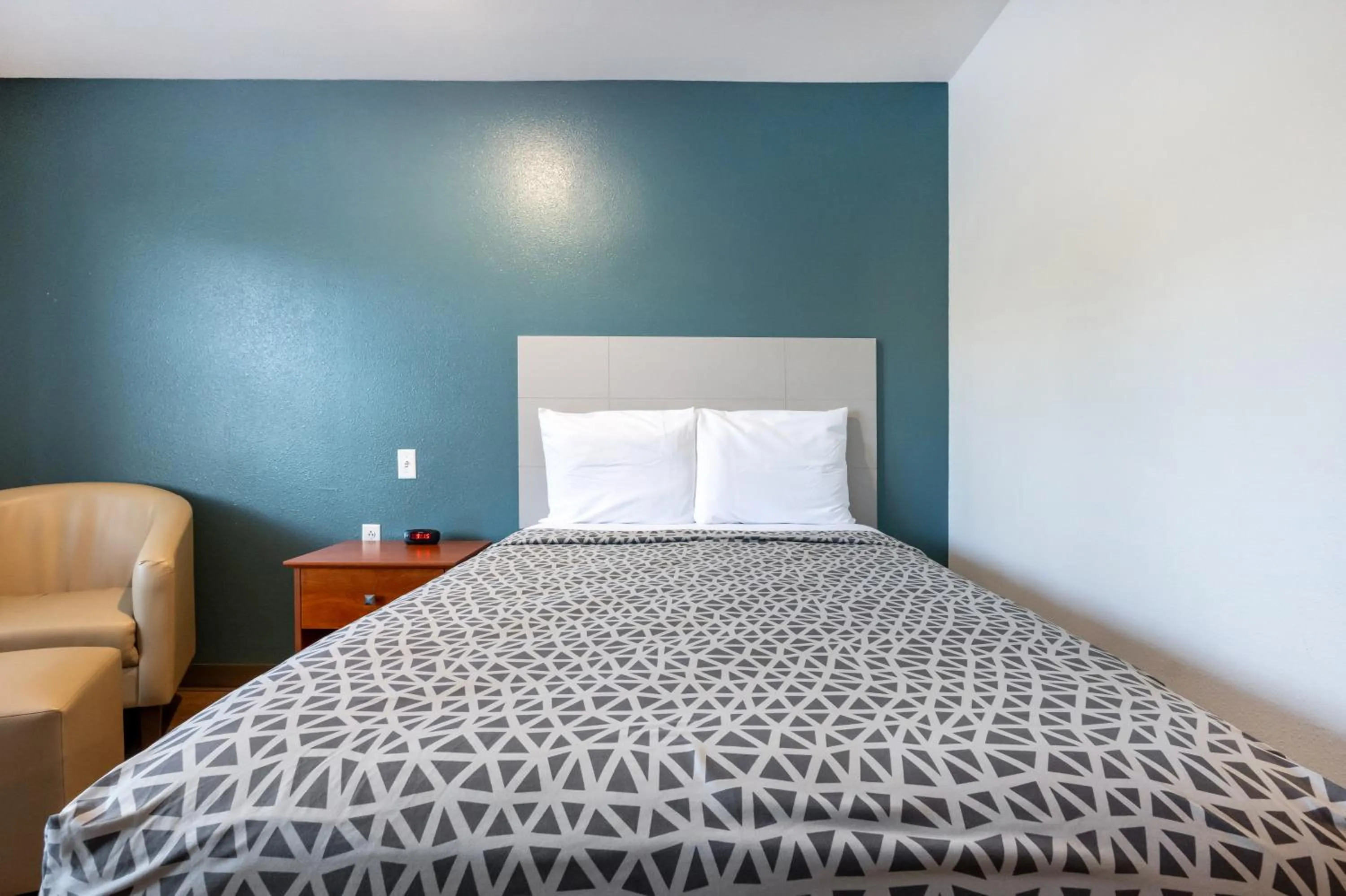 Bed in Woodspring Suites Huntsville/ Madison