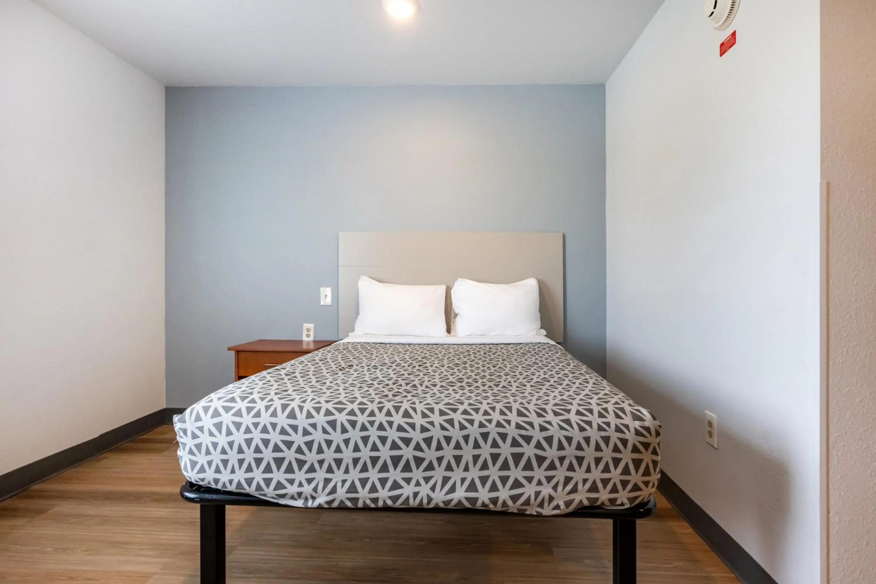 Bed in Suburban Studios Huntsville University Area