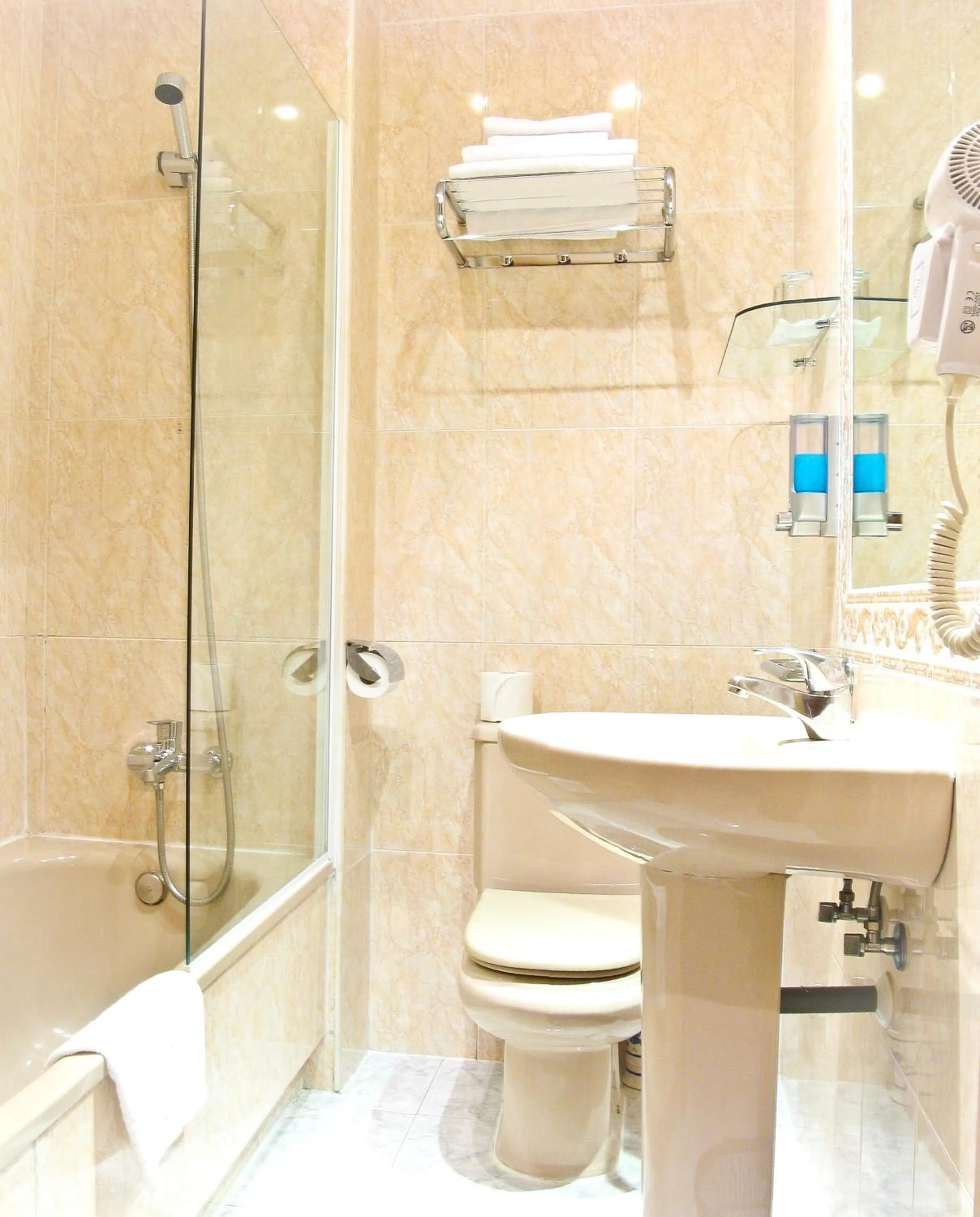 Bathroom in Hostal Toledo