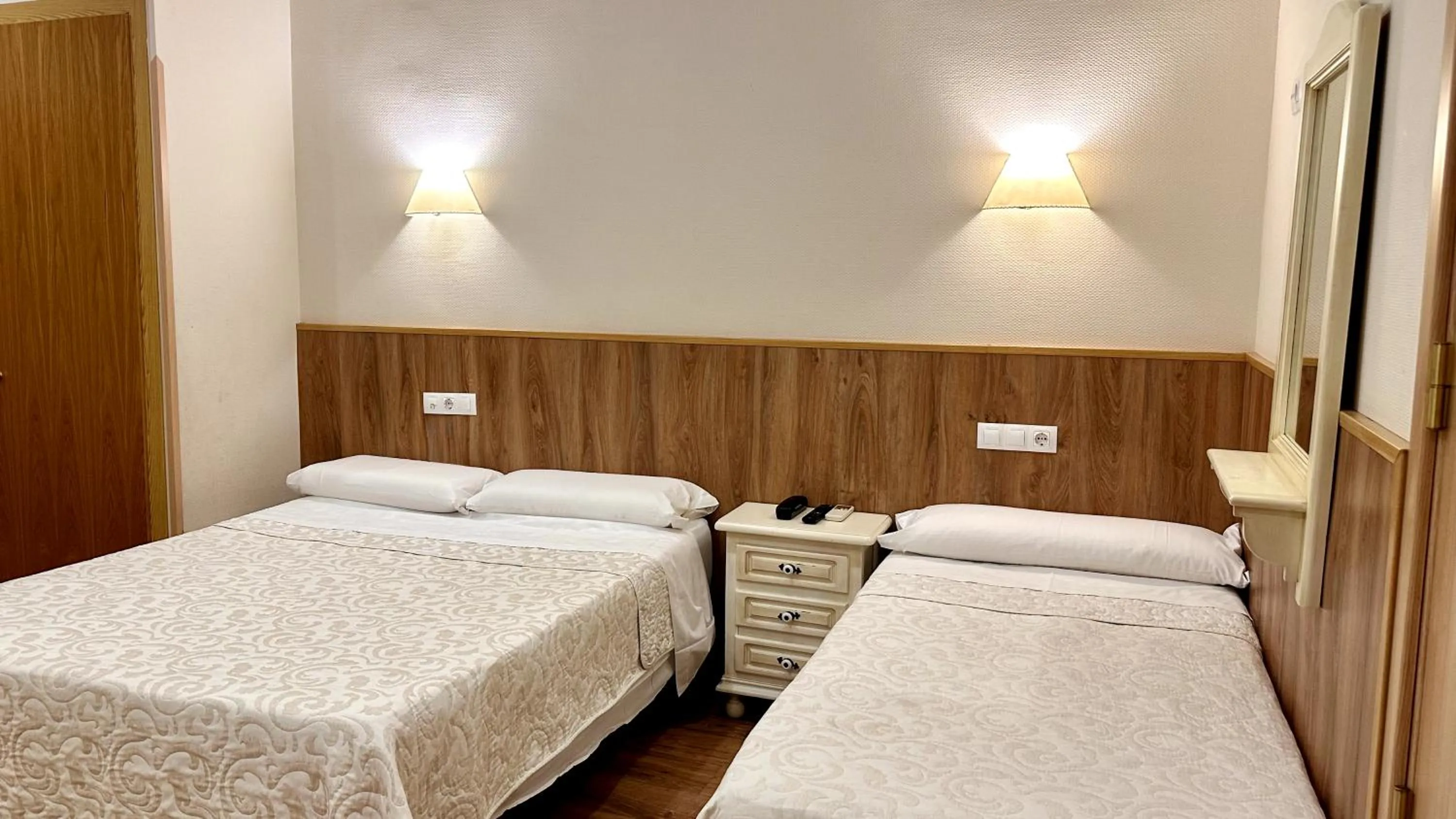 Bed in Hostal Toledo