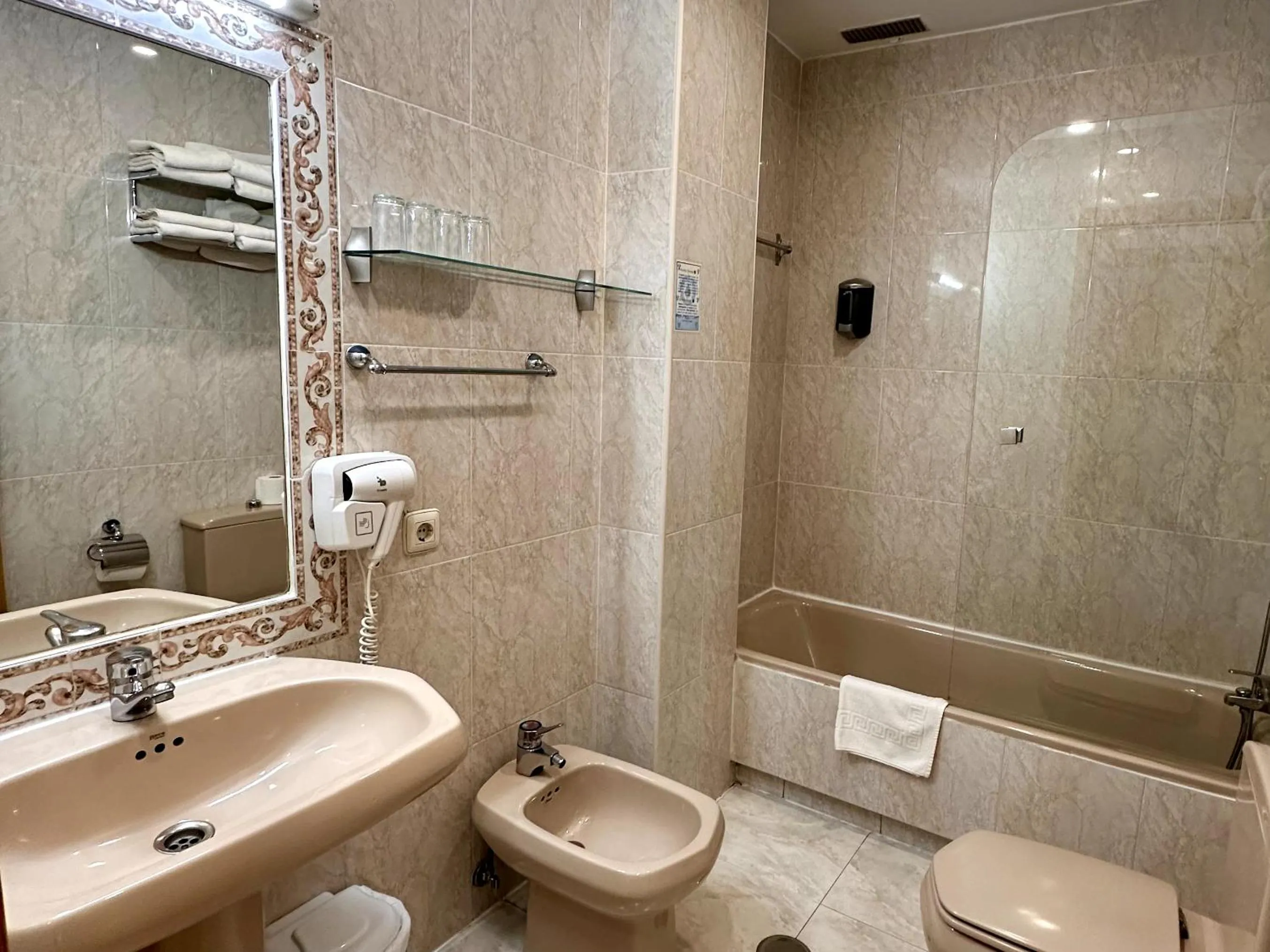 Bathroom in Hostal Toledo