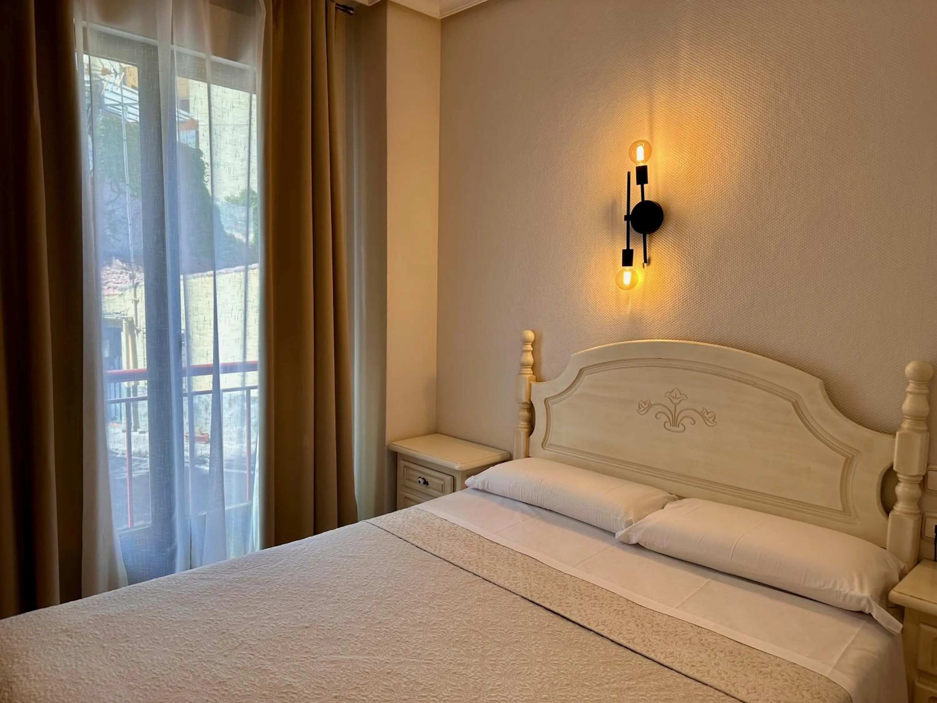 Bed in Hostal Toledo