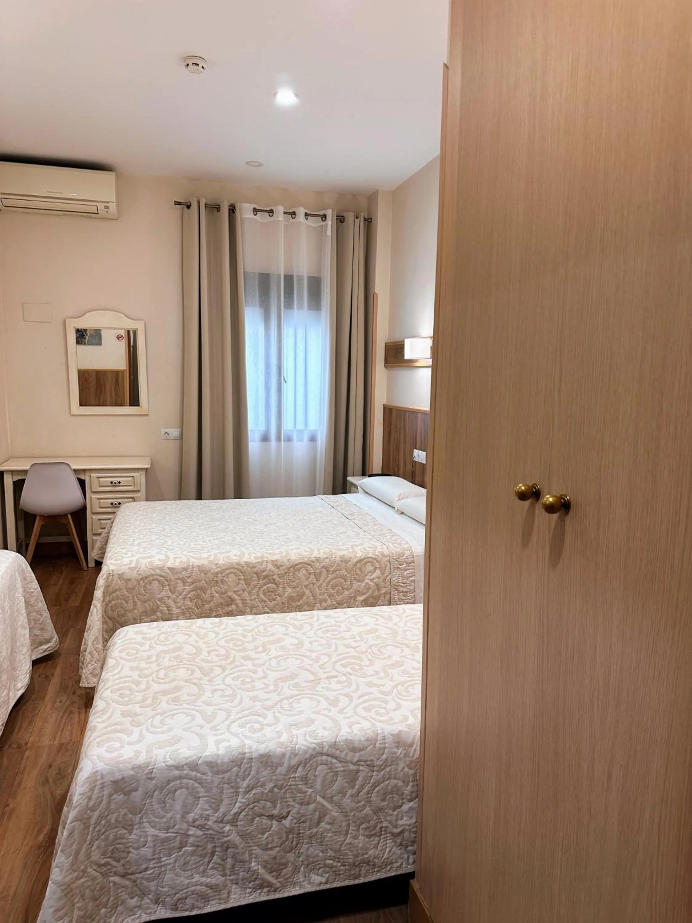 Bed in Hostal Toledo