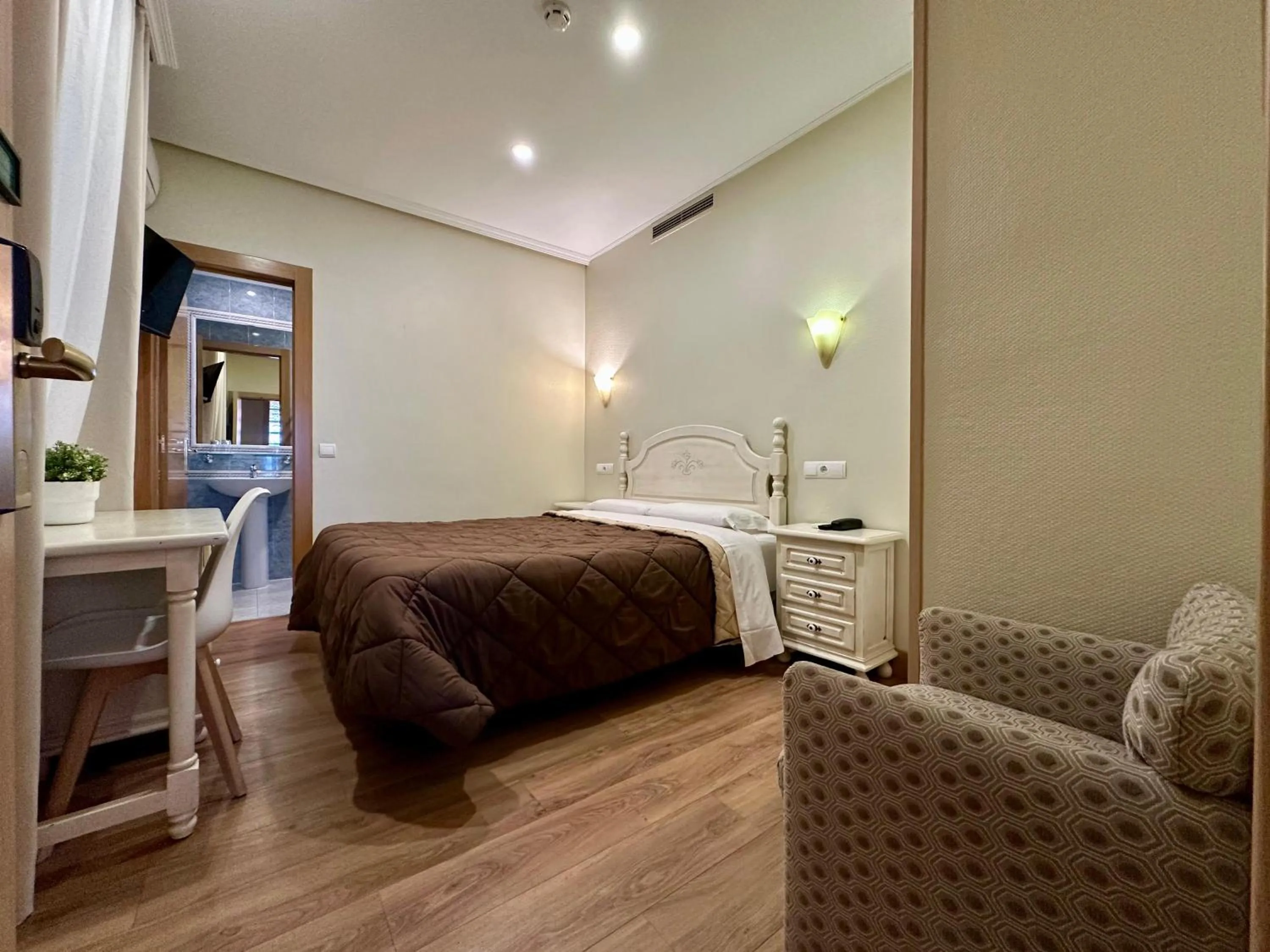 Bed in Hostal Toledo