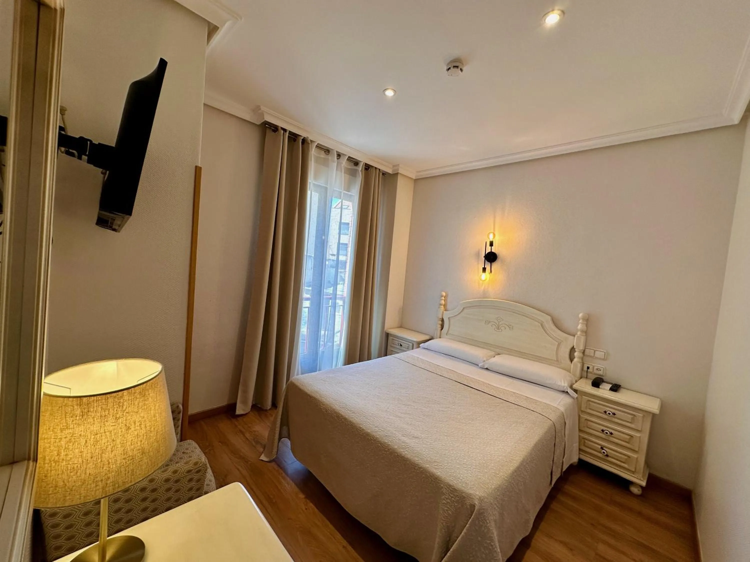 Bed in Hostal Toledo