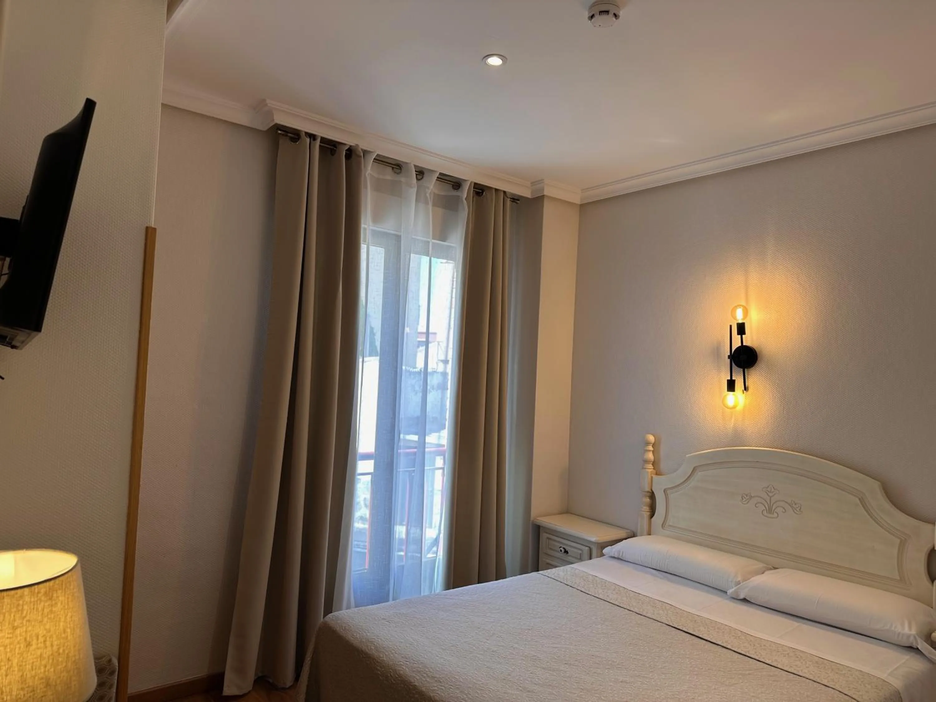 Bed in Hostal Toledo