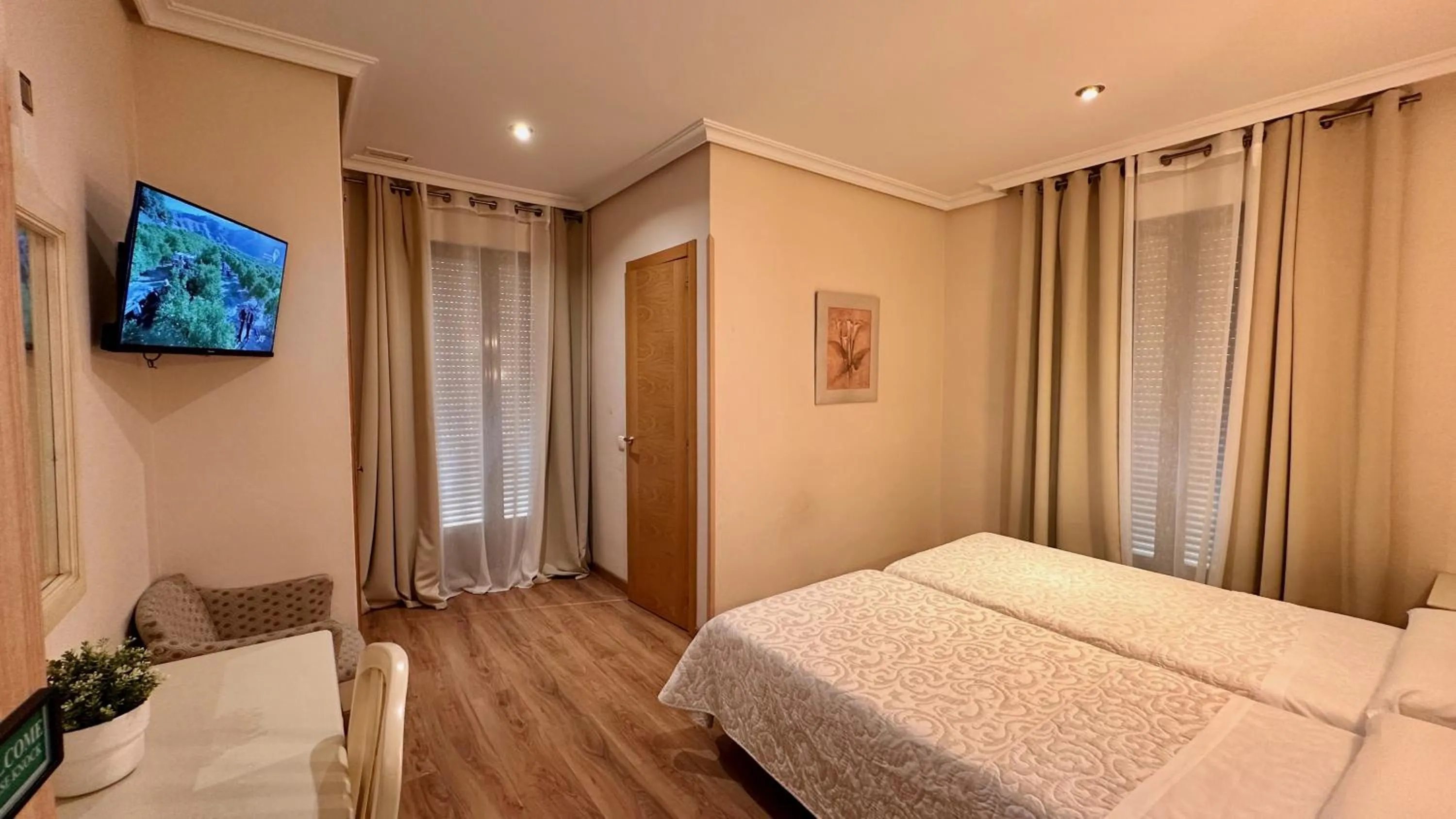 Bed in Hostal Toledo