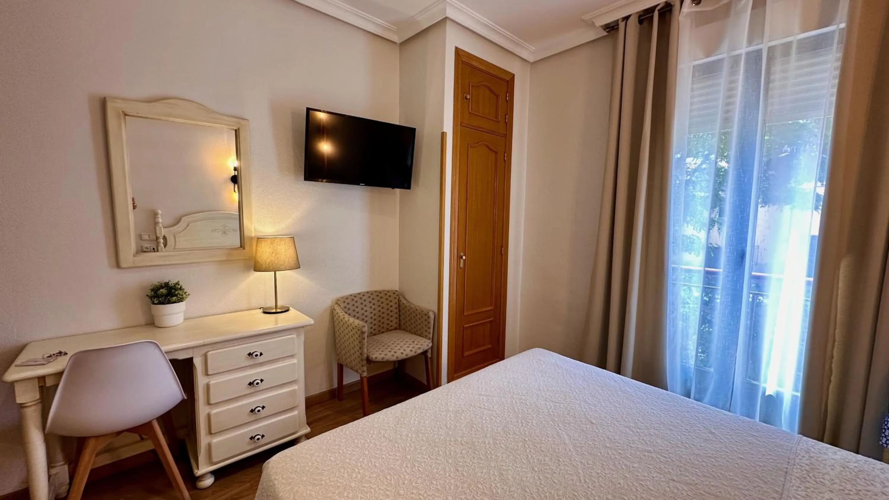 Bed in Hostal Toledo