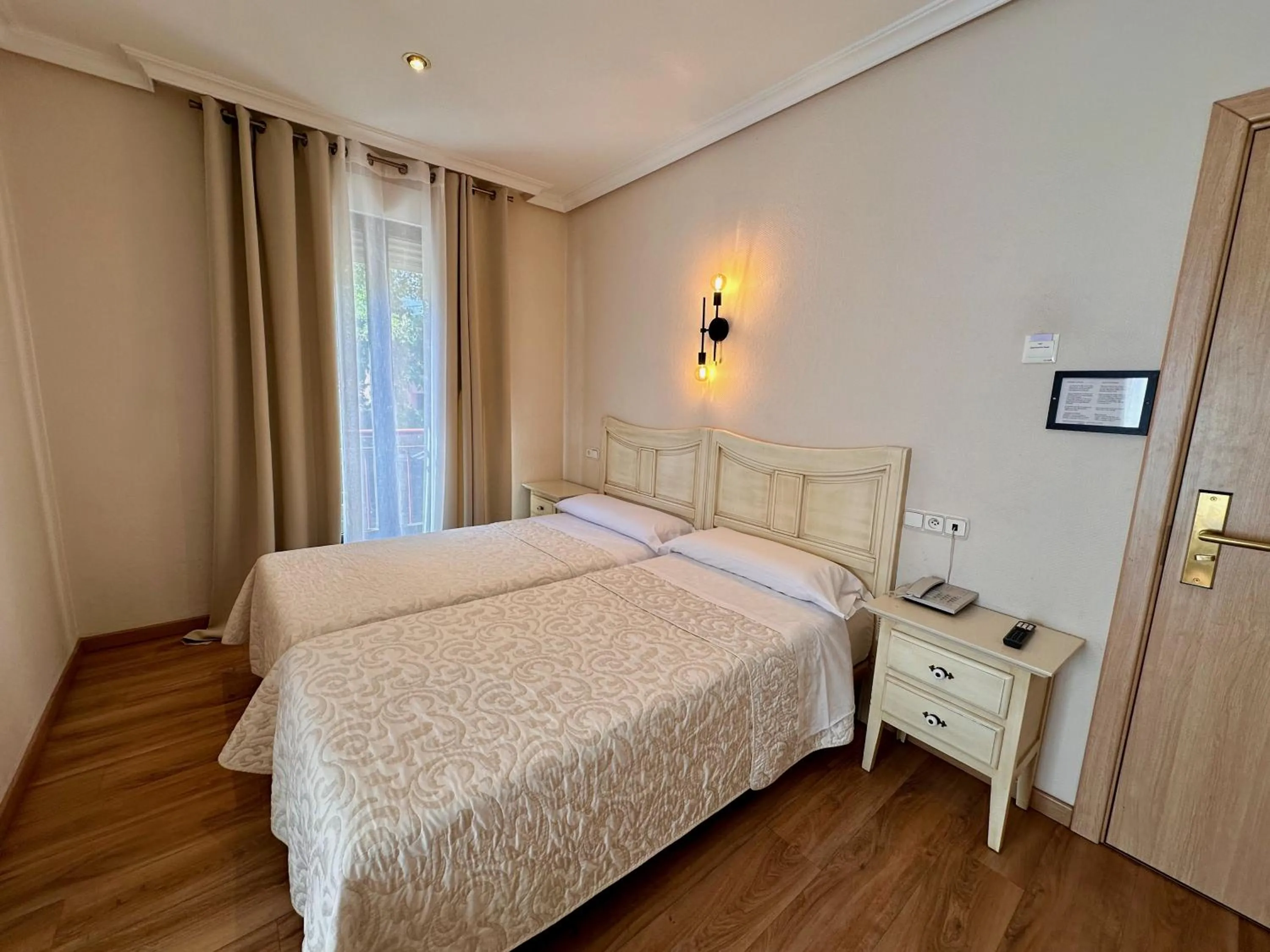 Bed in Hostal Toledo