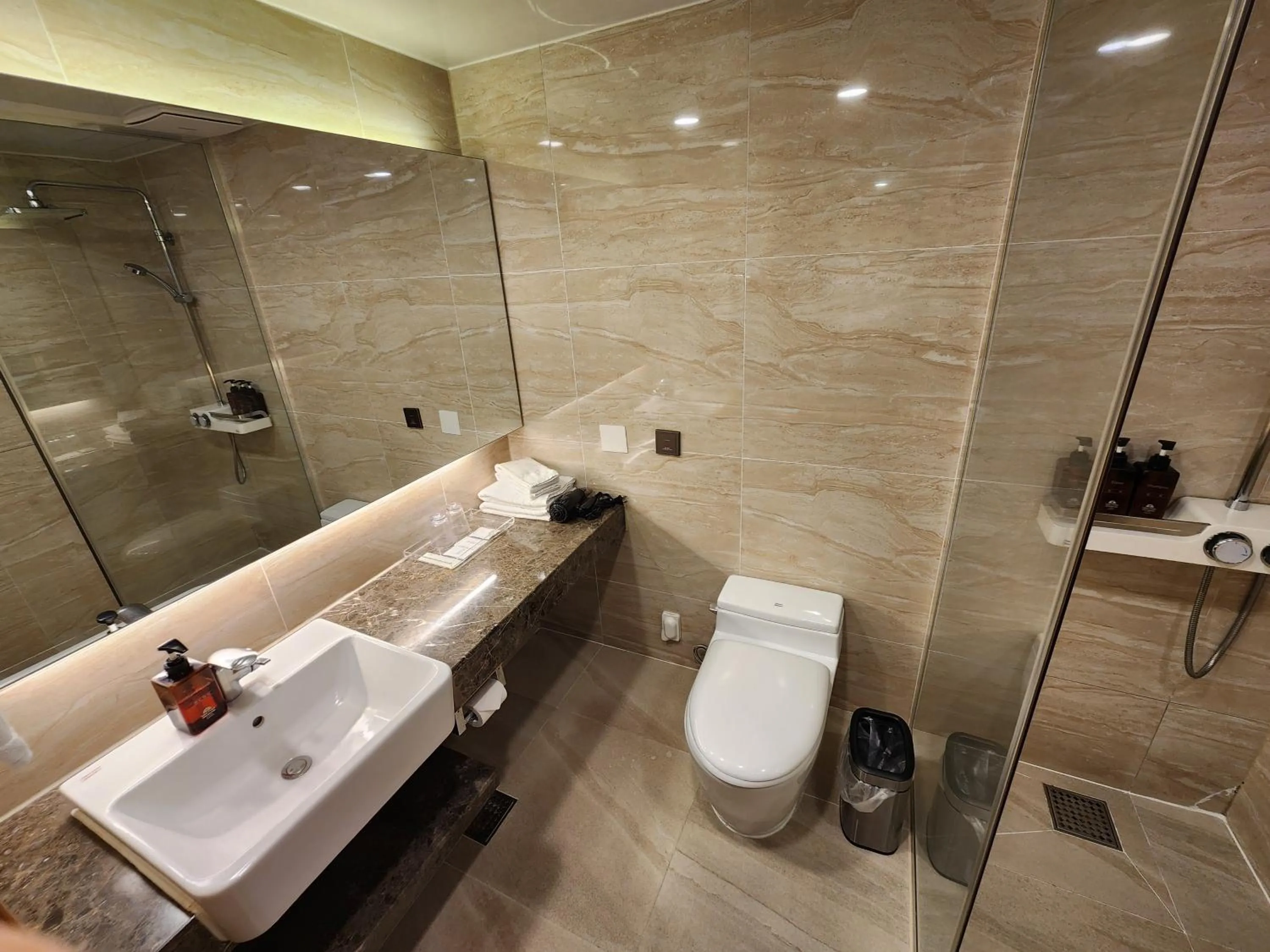 Toilet in Seogwipo JS Hotel