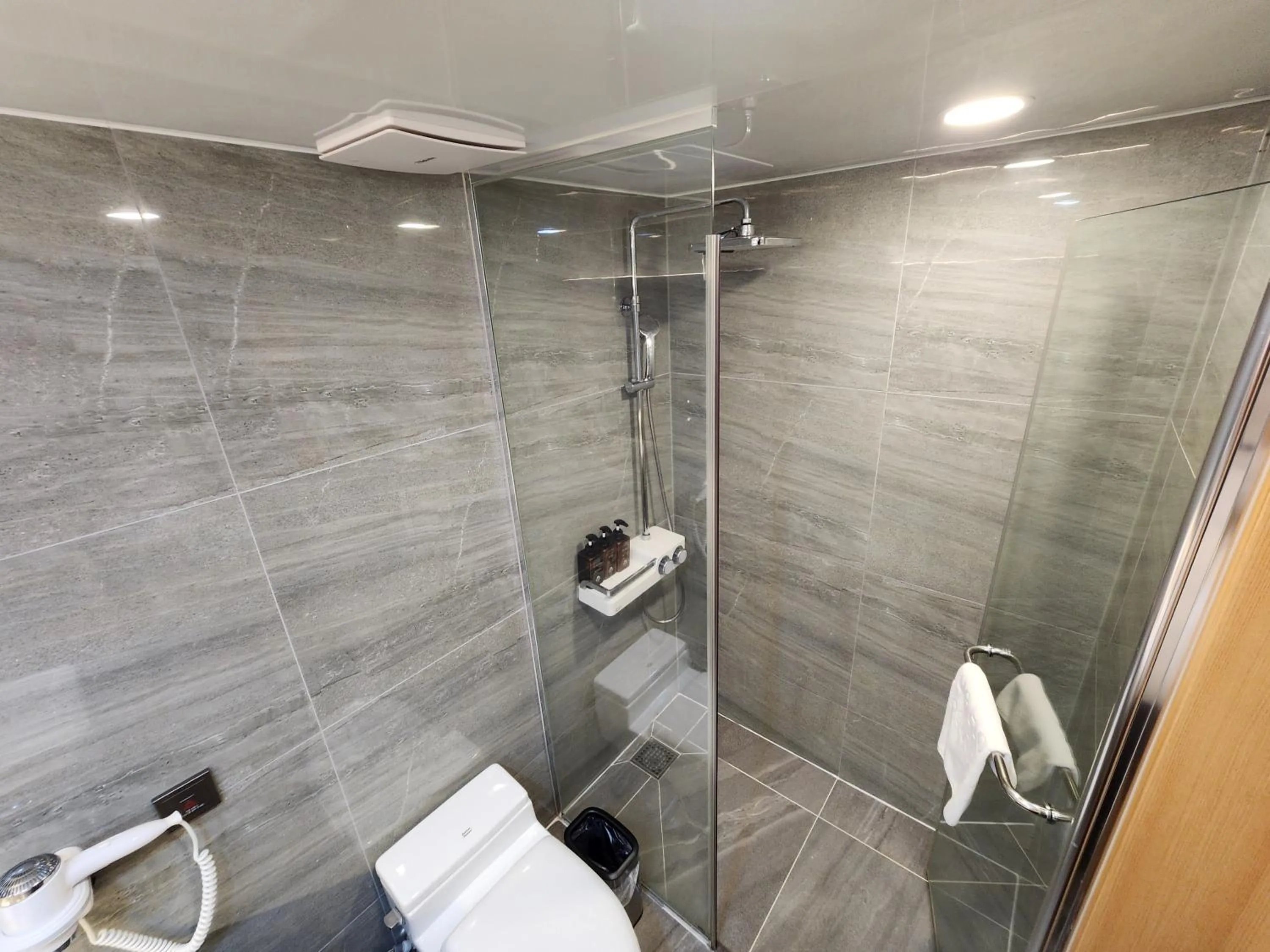 Toilet in Seogwipo JS Hotel