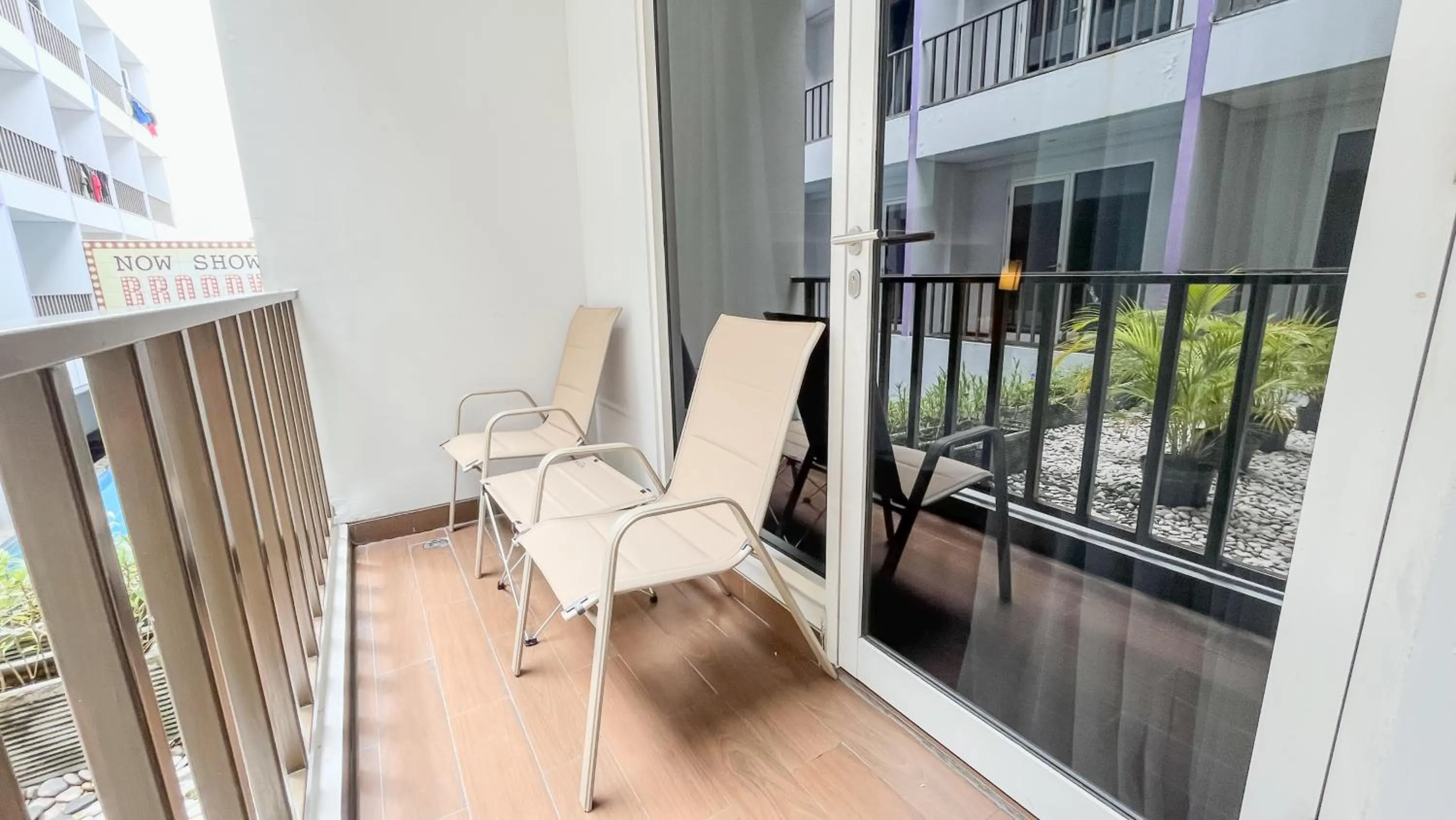 Restaurant/places to eat in Fame Hotel Sunset Road